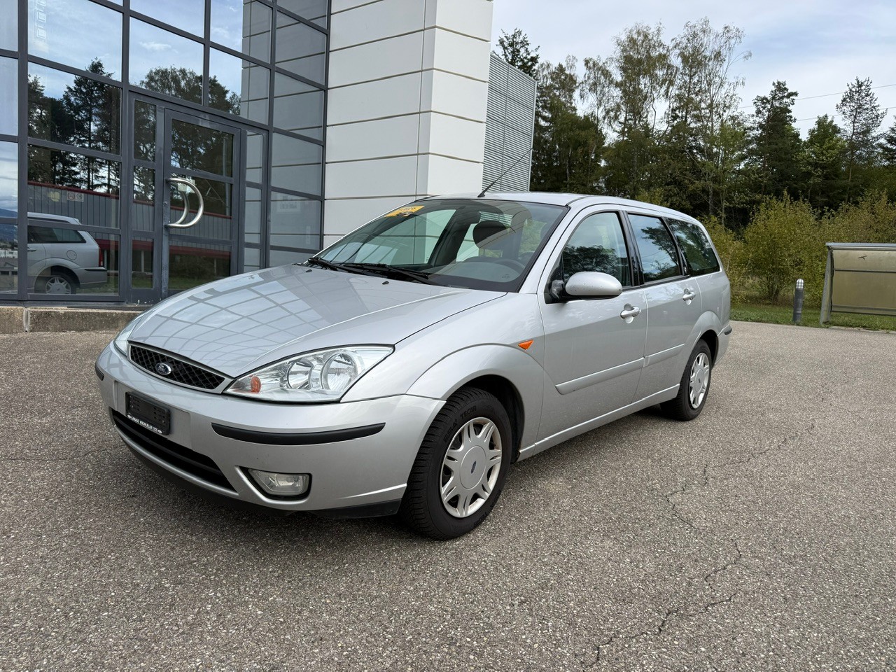 FORD Focus 1.8i 16V Ghia-image-2