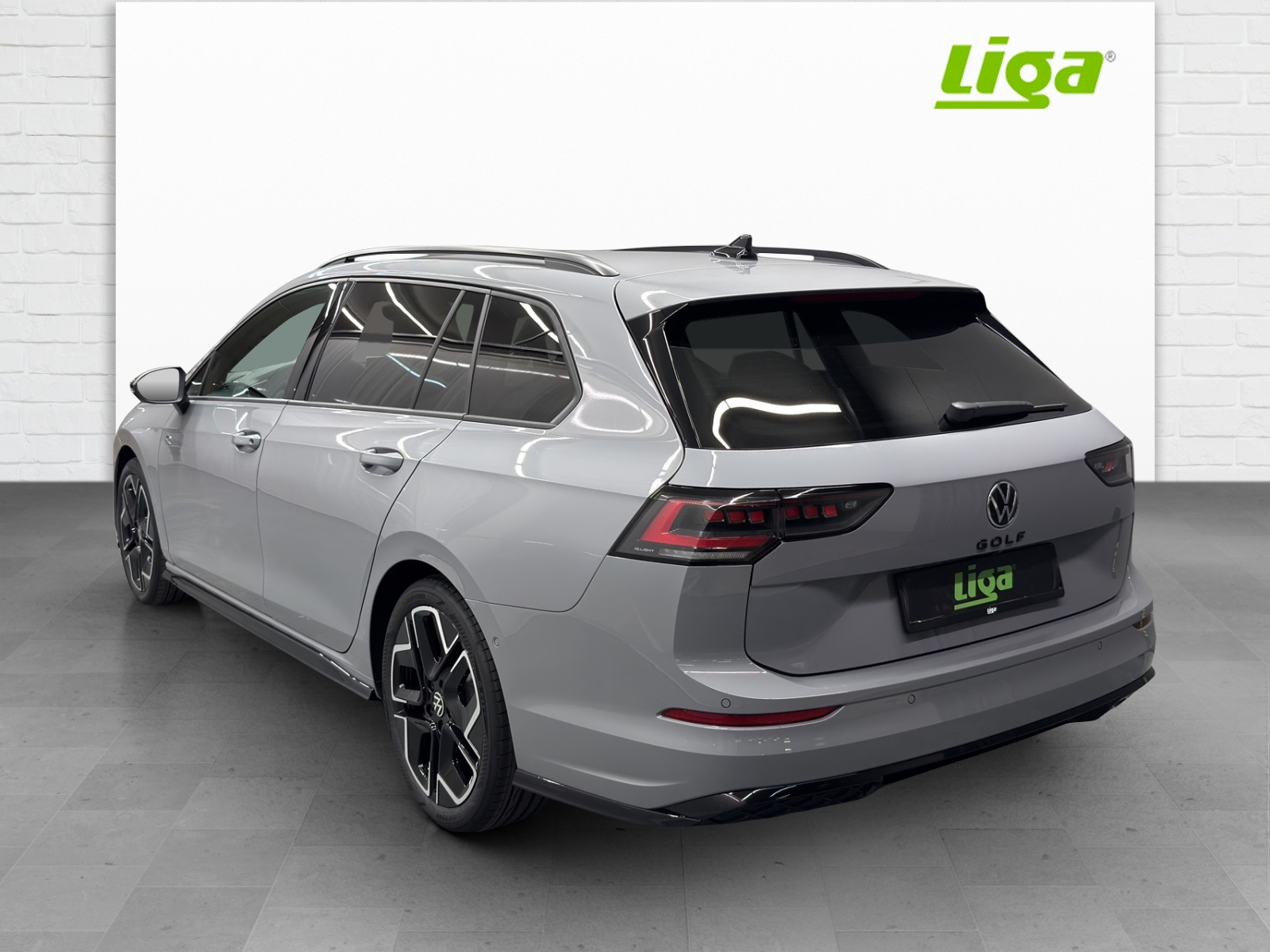 VW Golf VIII Variant 1.5 eTSI R-Line DSG-showroom-element-3