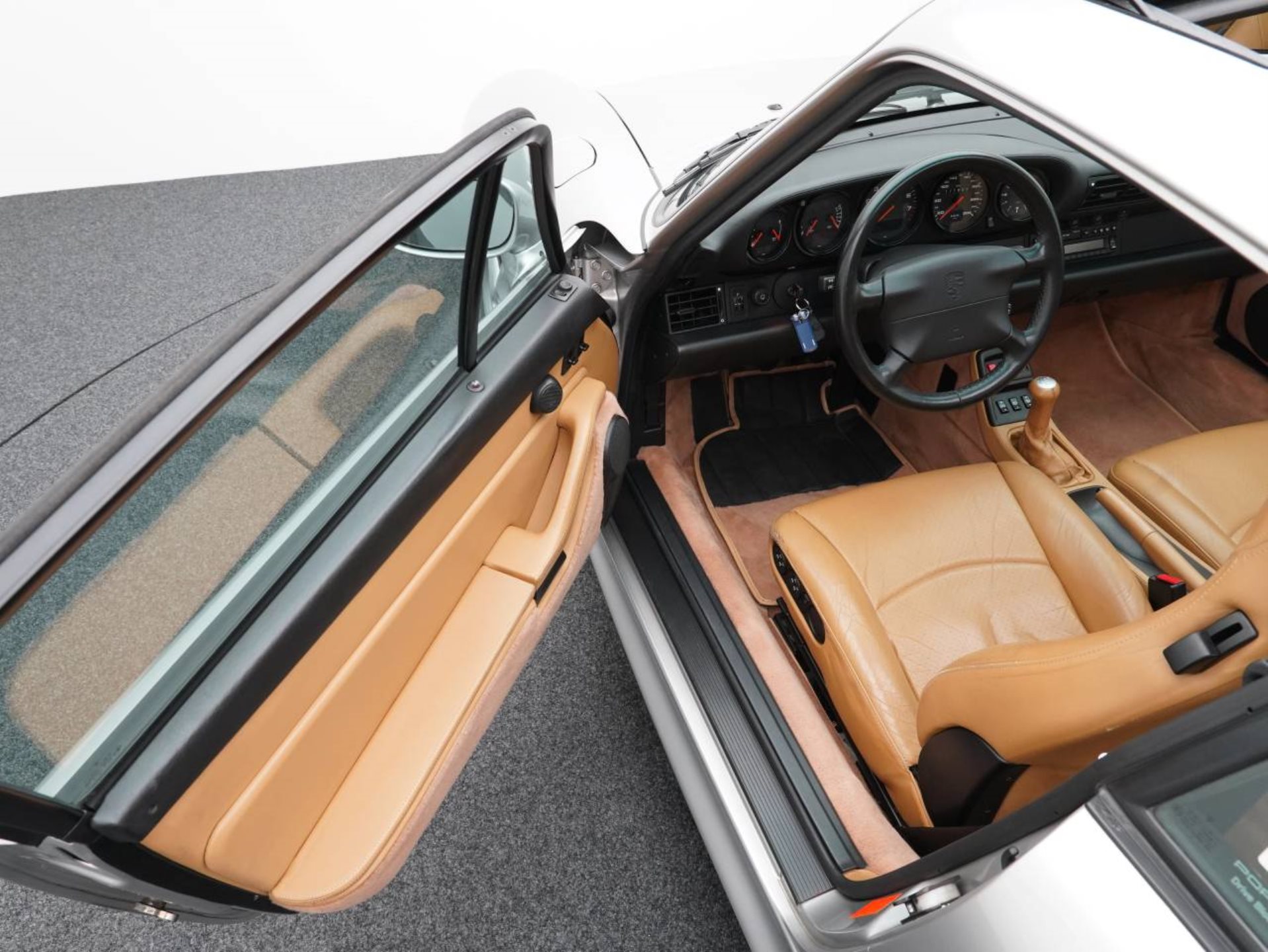 PORSCHE 911 Carrera 4S Coupé-showroom-element-3