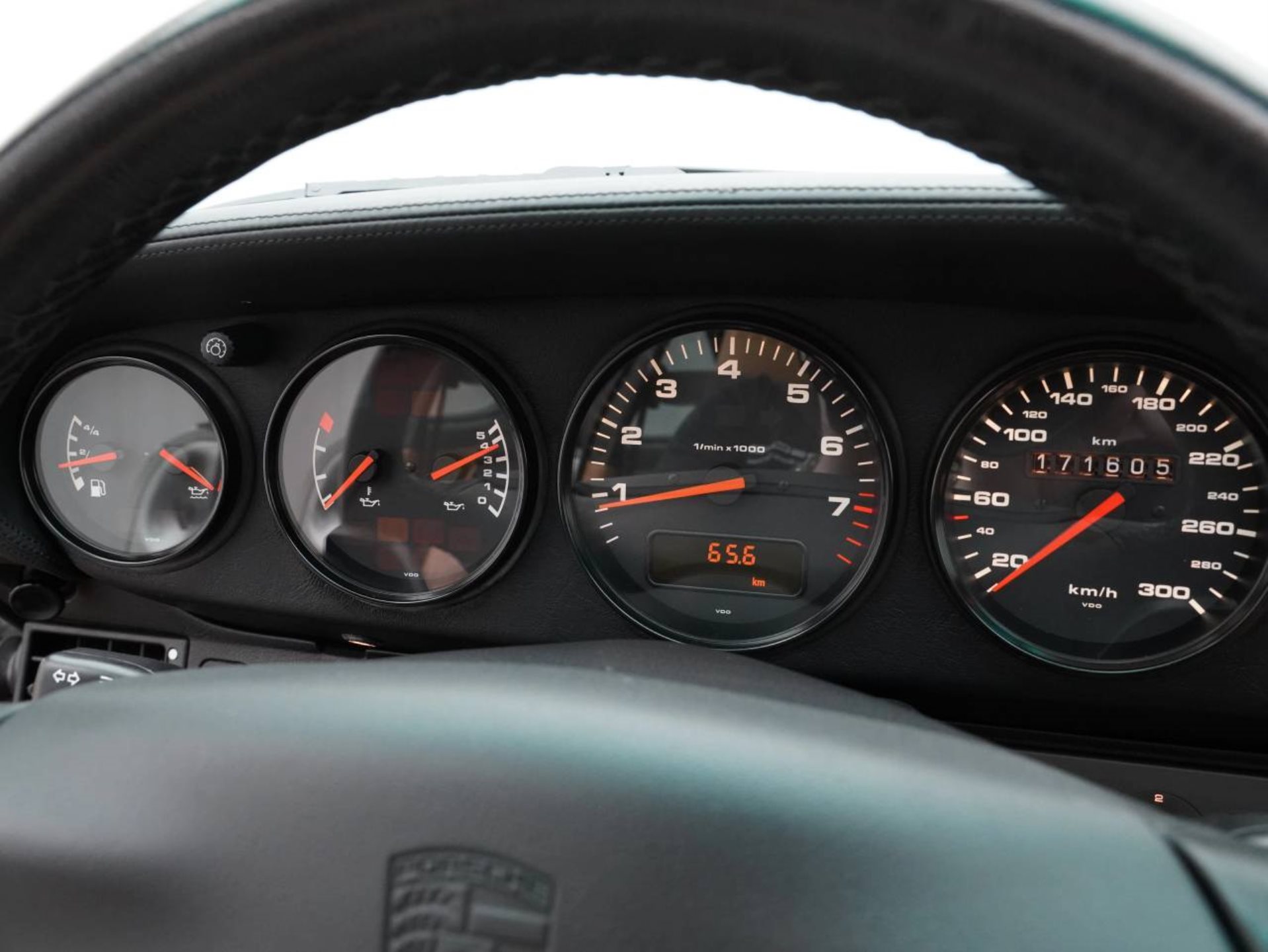 PORSCHE 911 Carrera 4S Coupé-image-16