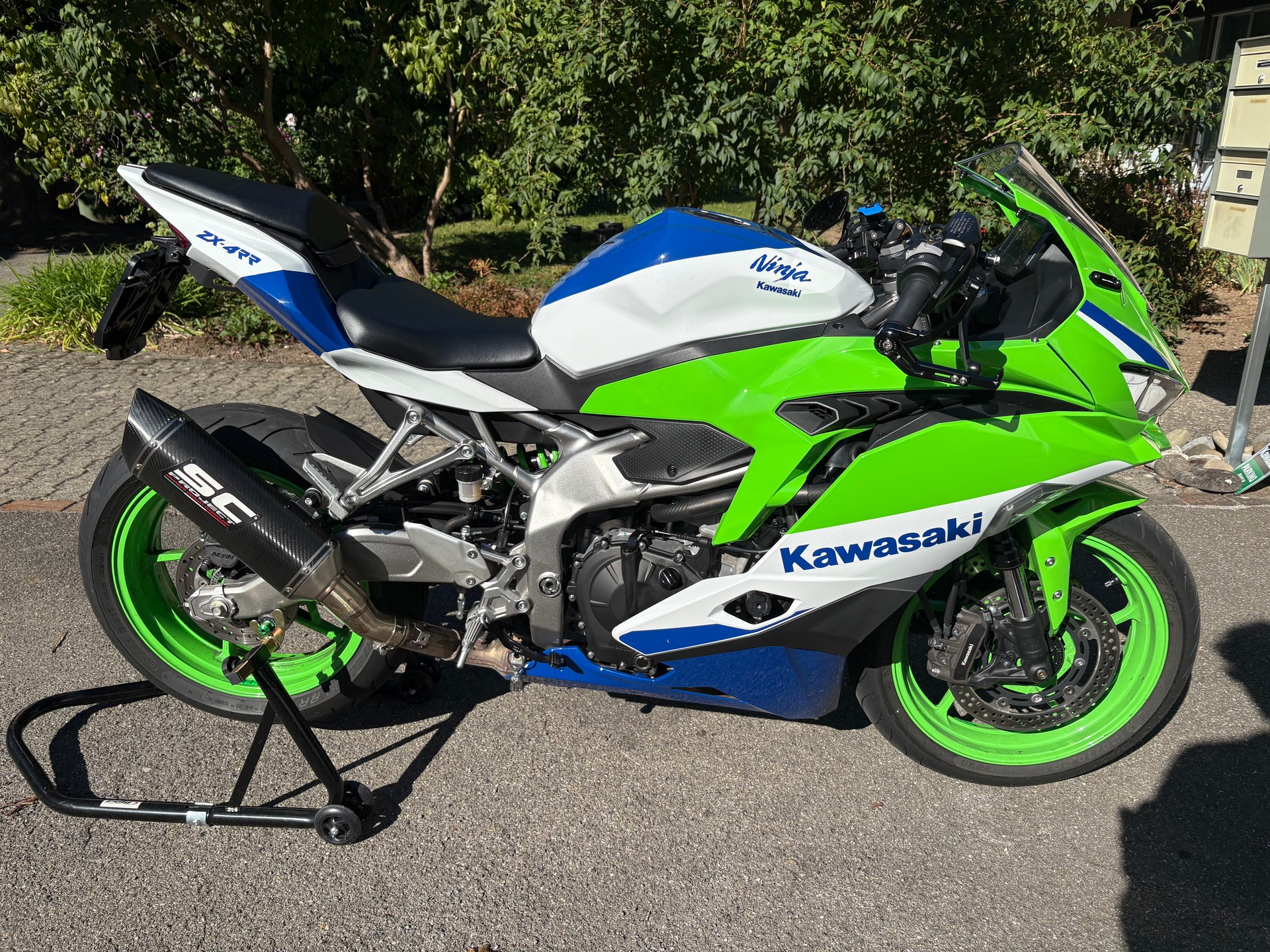 KAWASAKI ZX4RR-image-0