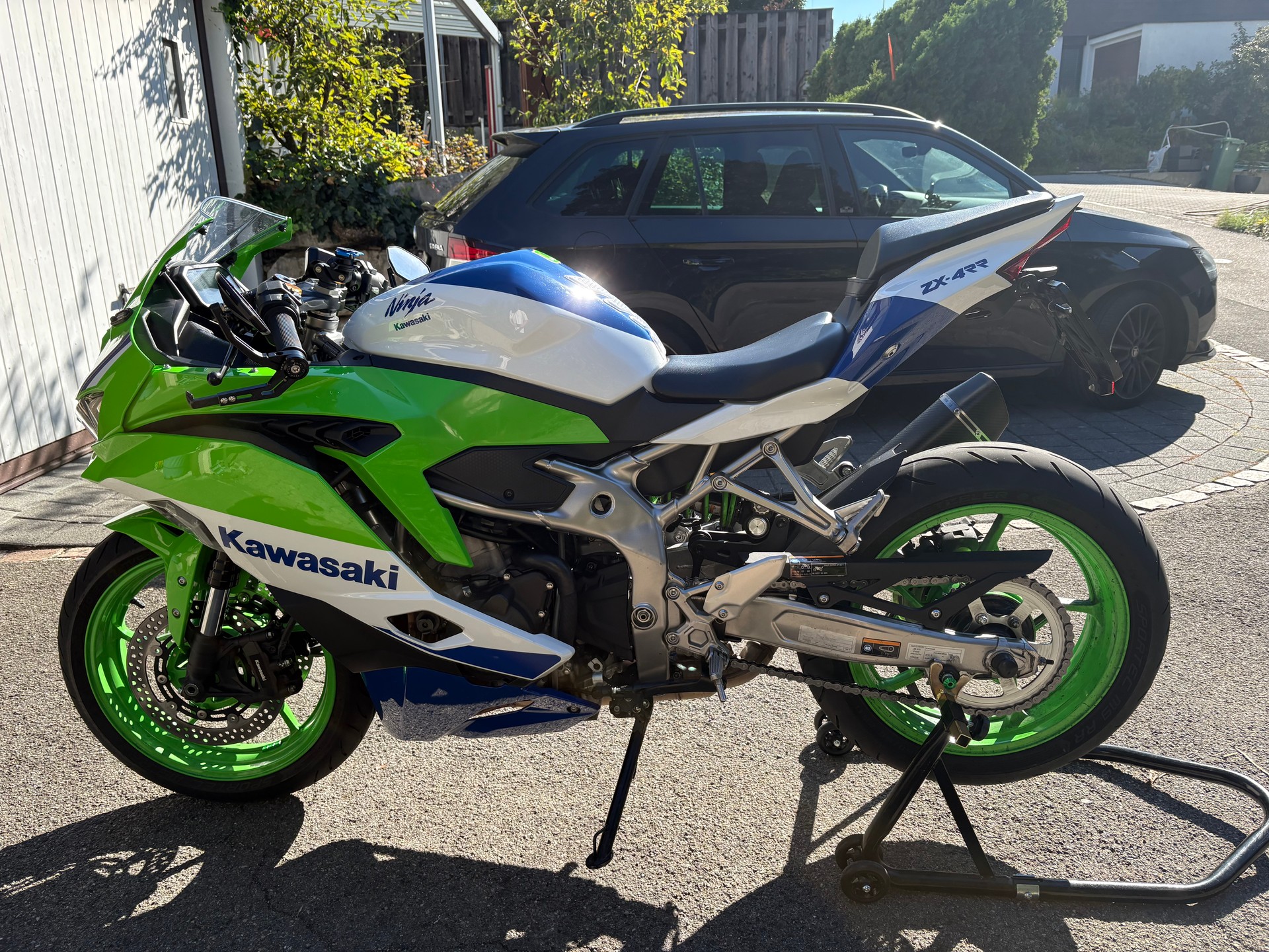 KAWASAKI ZX4RR-image-1