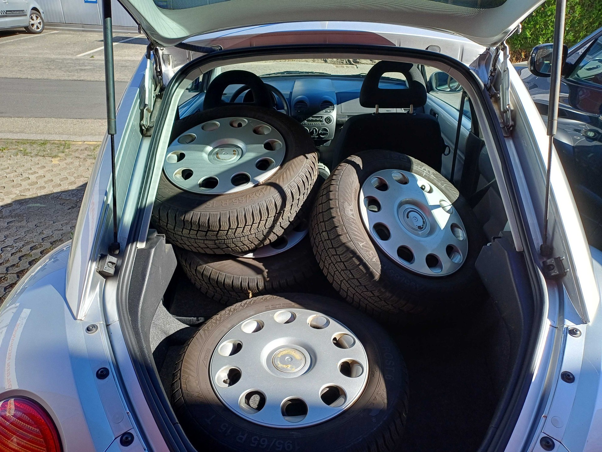 VW Beetle 1.6-image-6