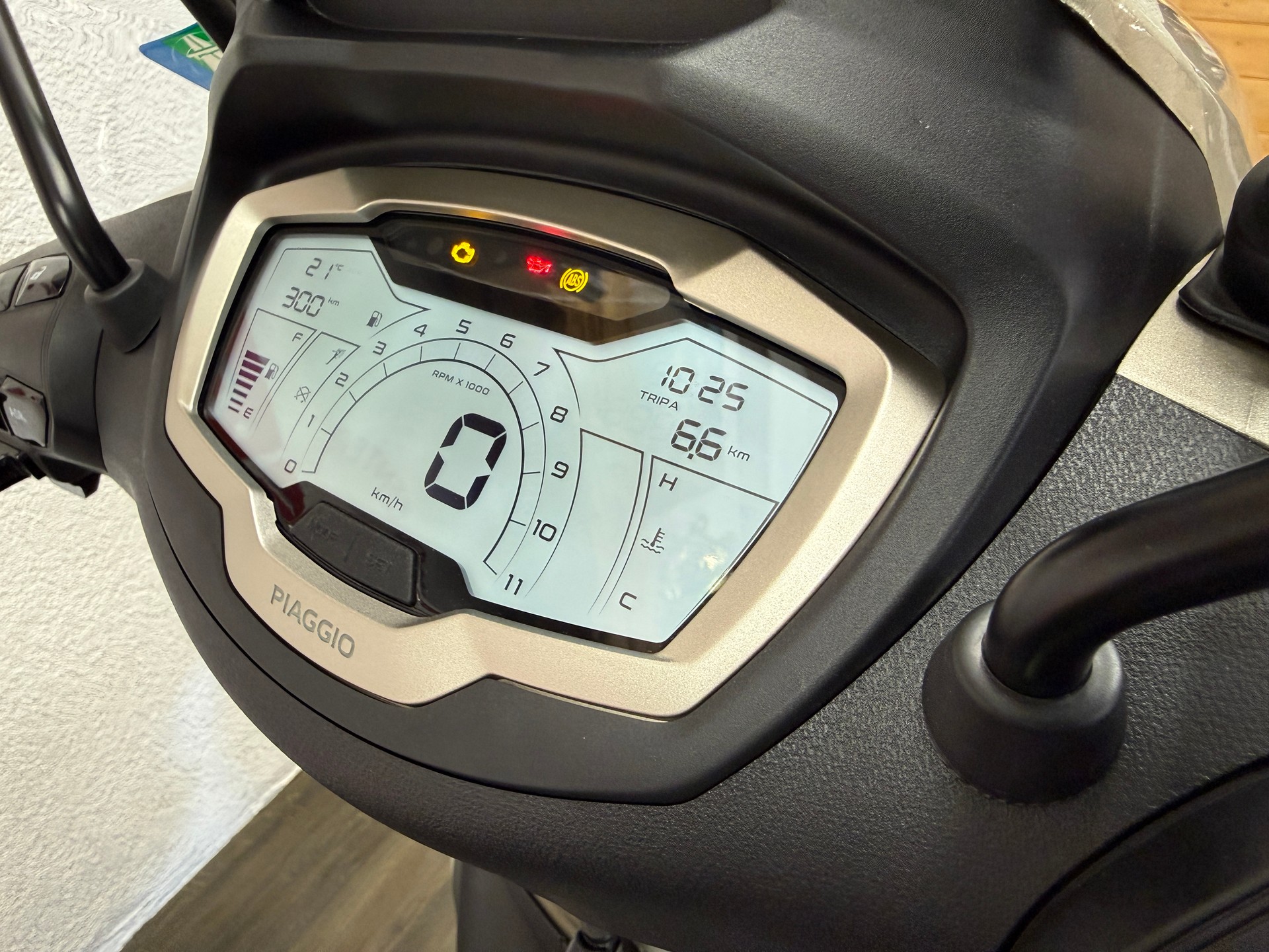PIAGGIO Beverly 300-image-2