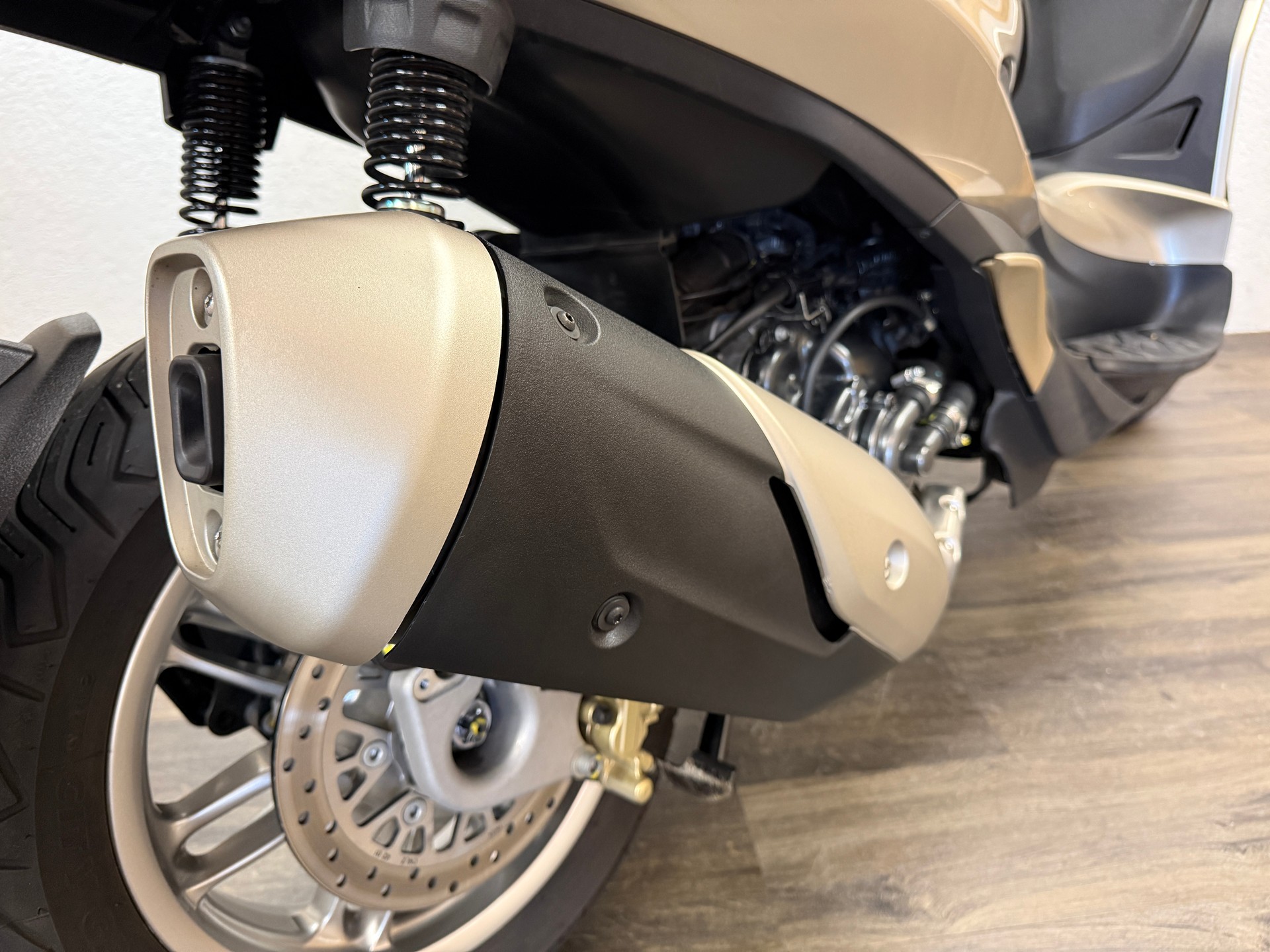PIAGGIO Beverly 300-image-4
