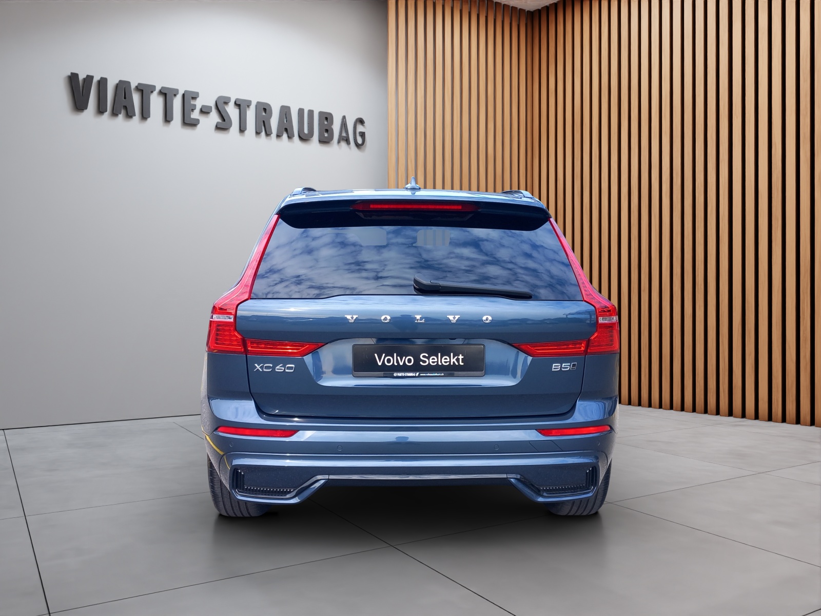 VOLVO XC60 2.0 B5 MH R-Design AWD-showroom-element-1