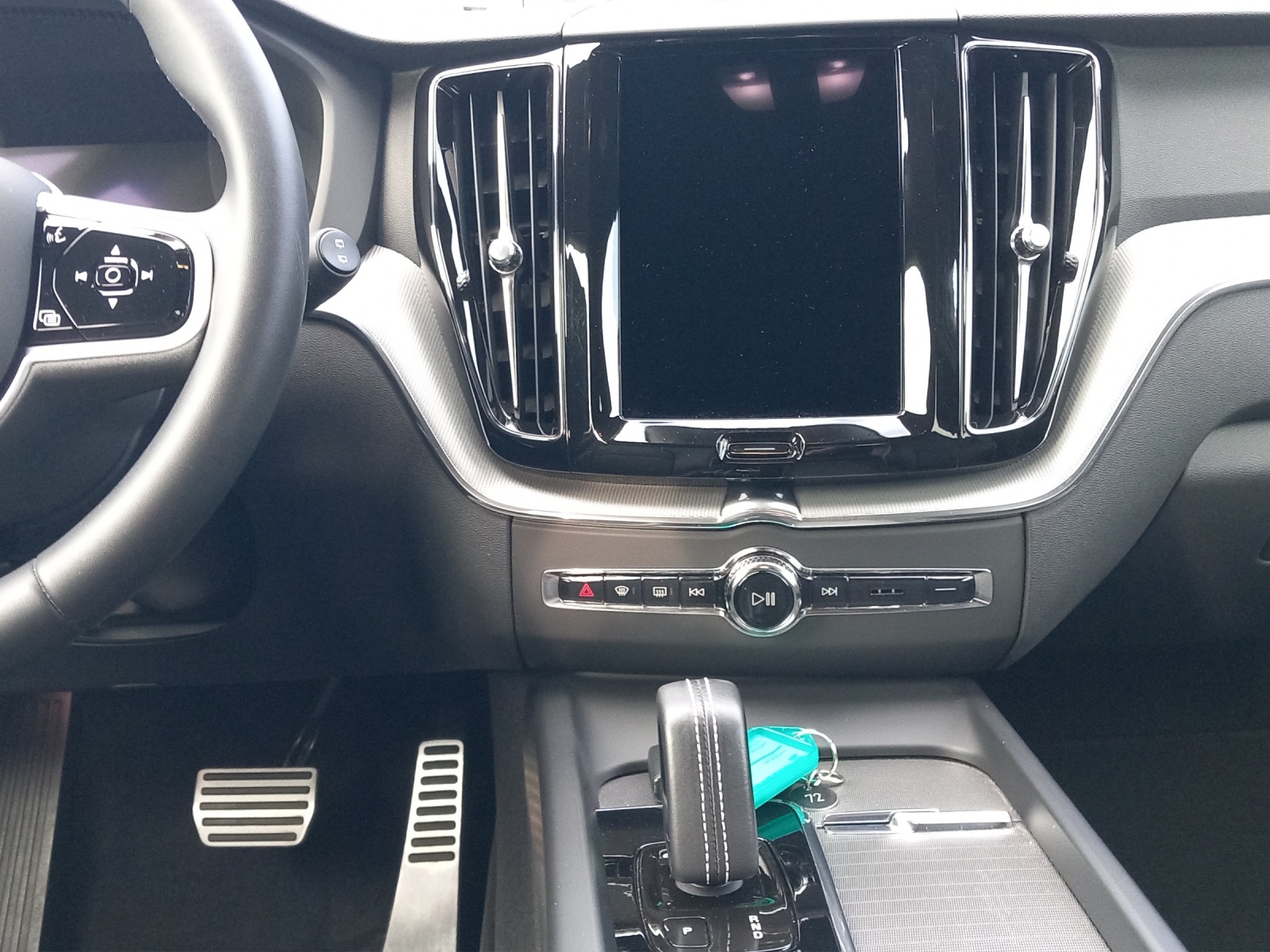 VOLVO XC60 2.0 B5 MH R-Design AWD-image-13
