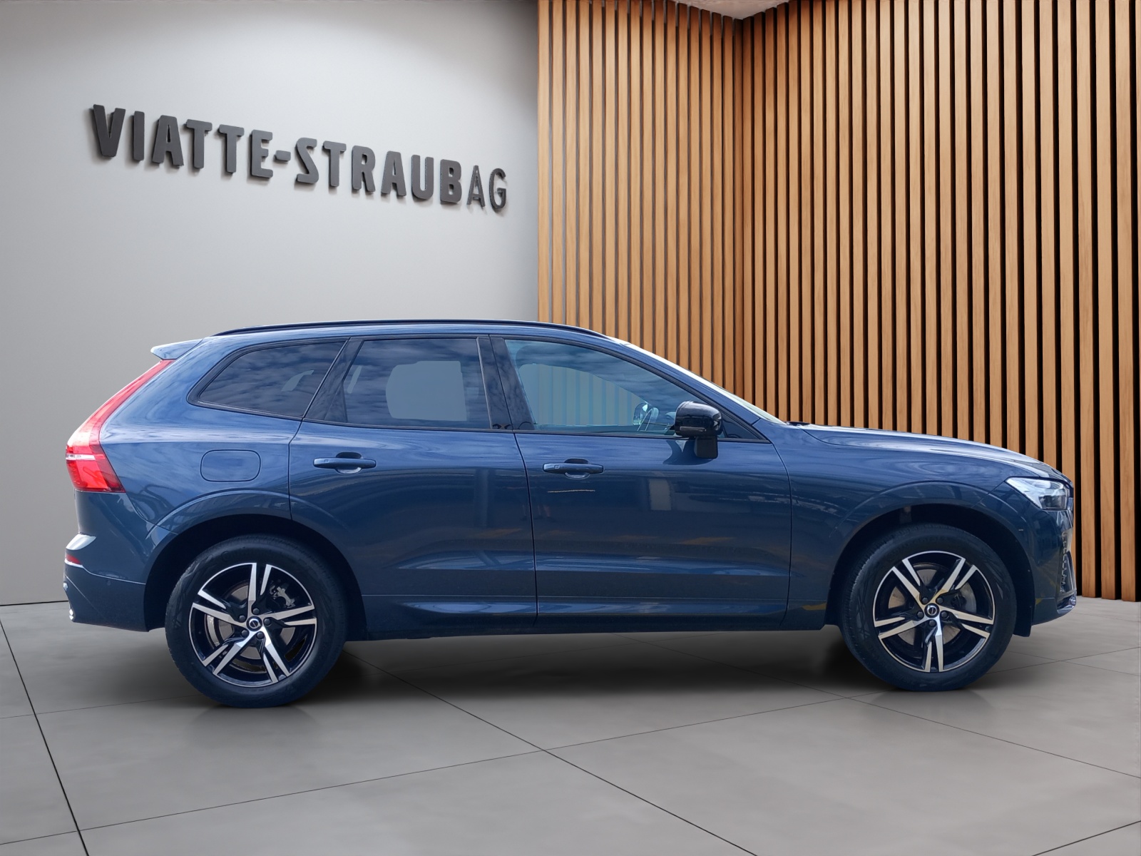 VOLVO XC60 2.0 B5 MH R-Design AWD-image-6