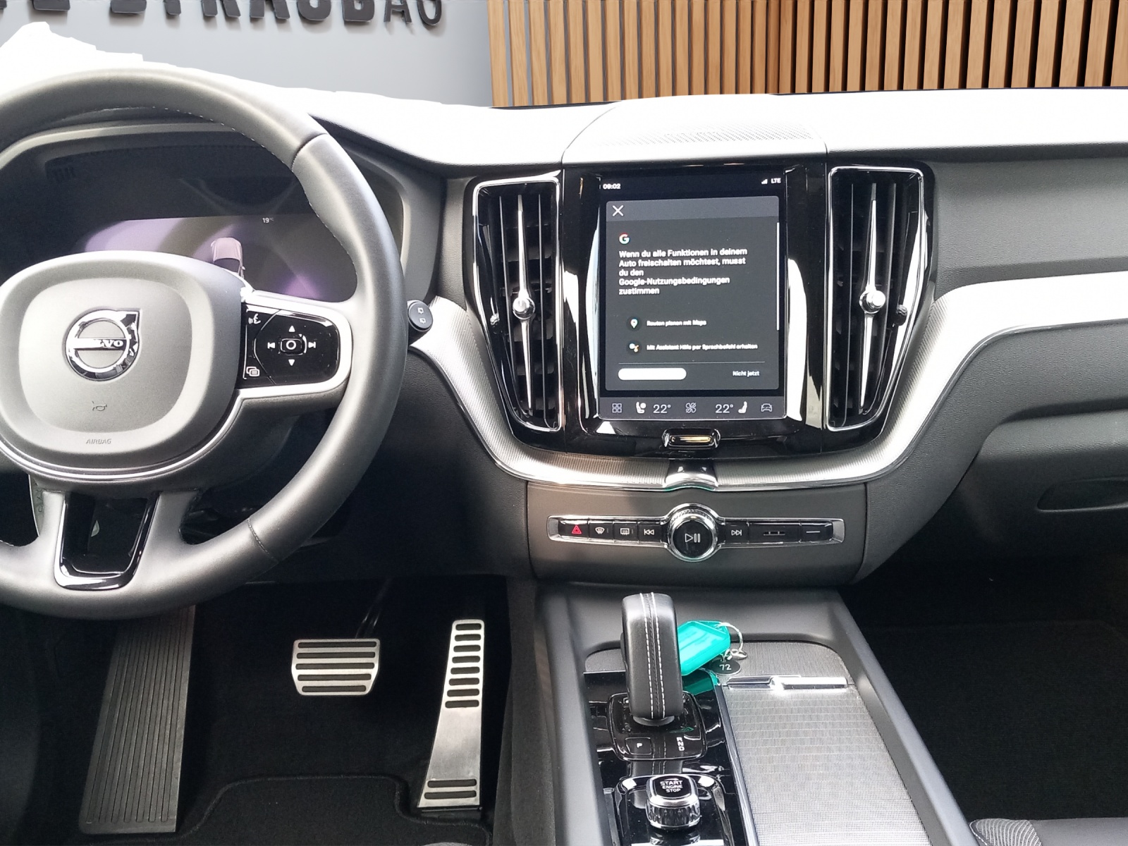 VOLVO XC60 2.0 B5 MH R-Design AWD-image-12
