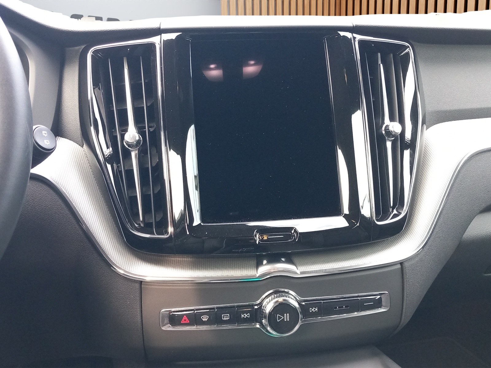 VOLVO XC60 2.0 B5 MH R-Design AWD-image-14