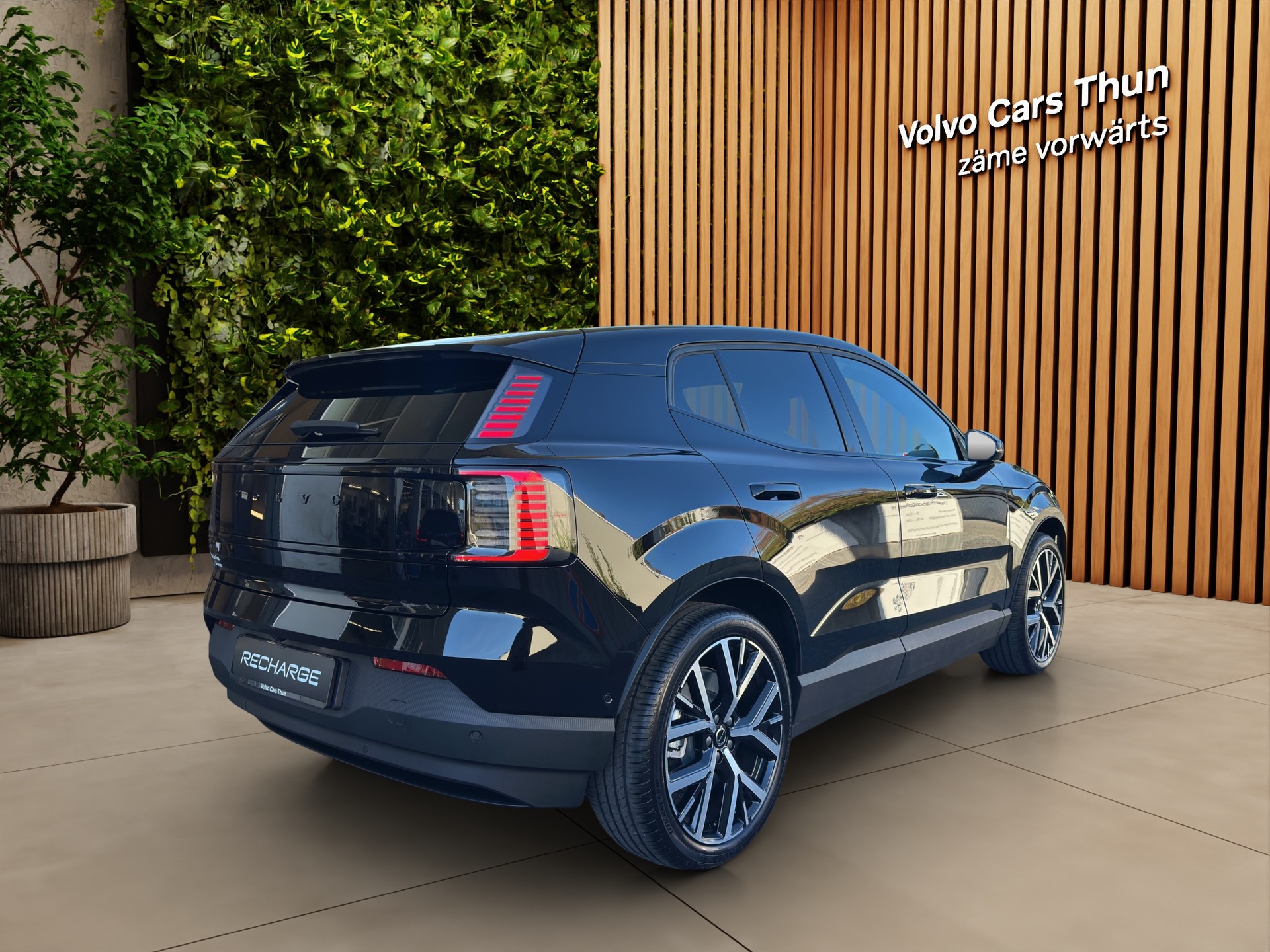 VOLVO EX30 E60 Twin Ultra Performance Sw. Black Ed. AWD-image-4