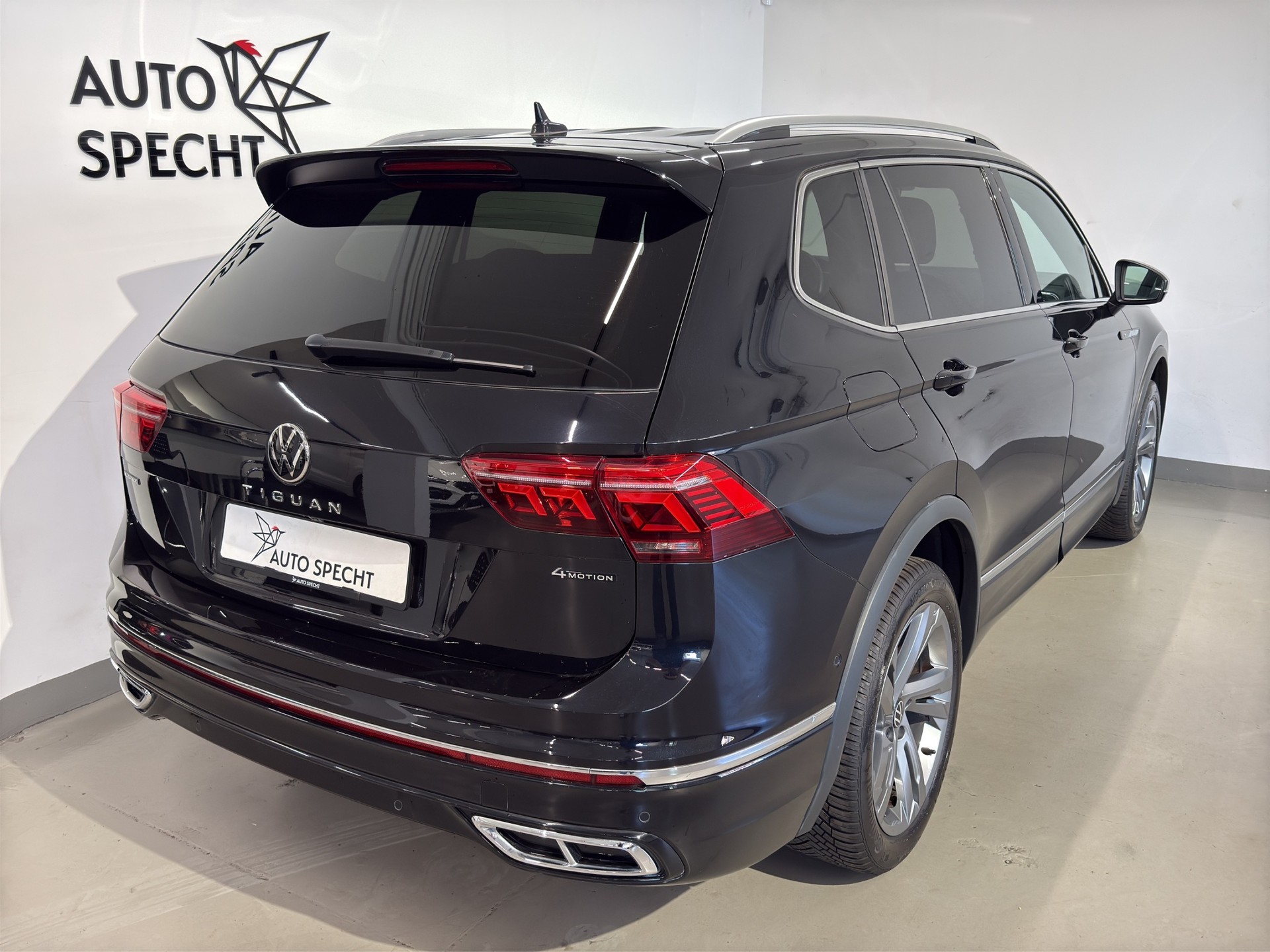 VW Tiguan Allspace 2.0TSI R-Line 4Motion DSG-showroom-element-3