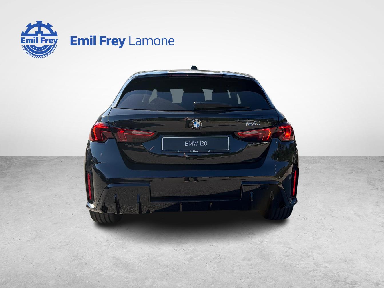 BMW 120d-showroom-element-3