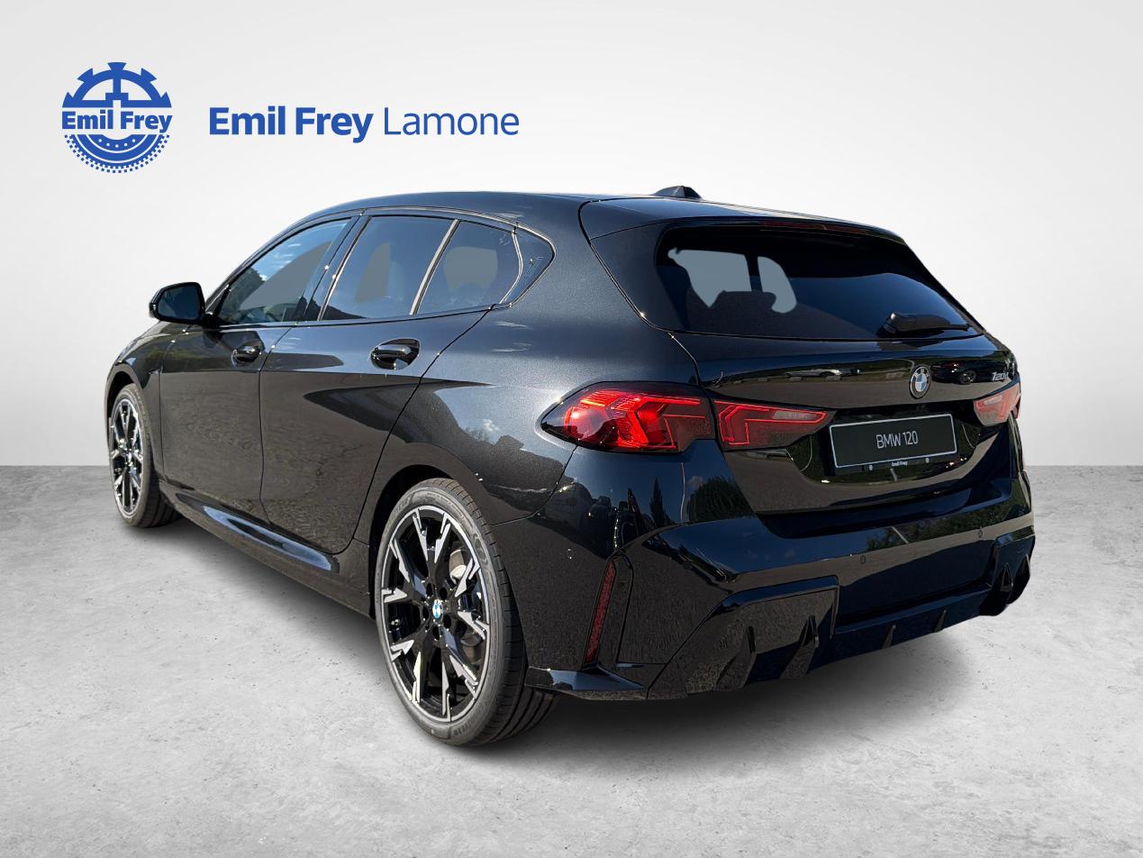 BMW 120d-showroom-element-2