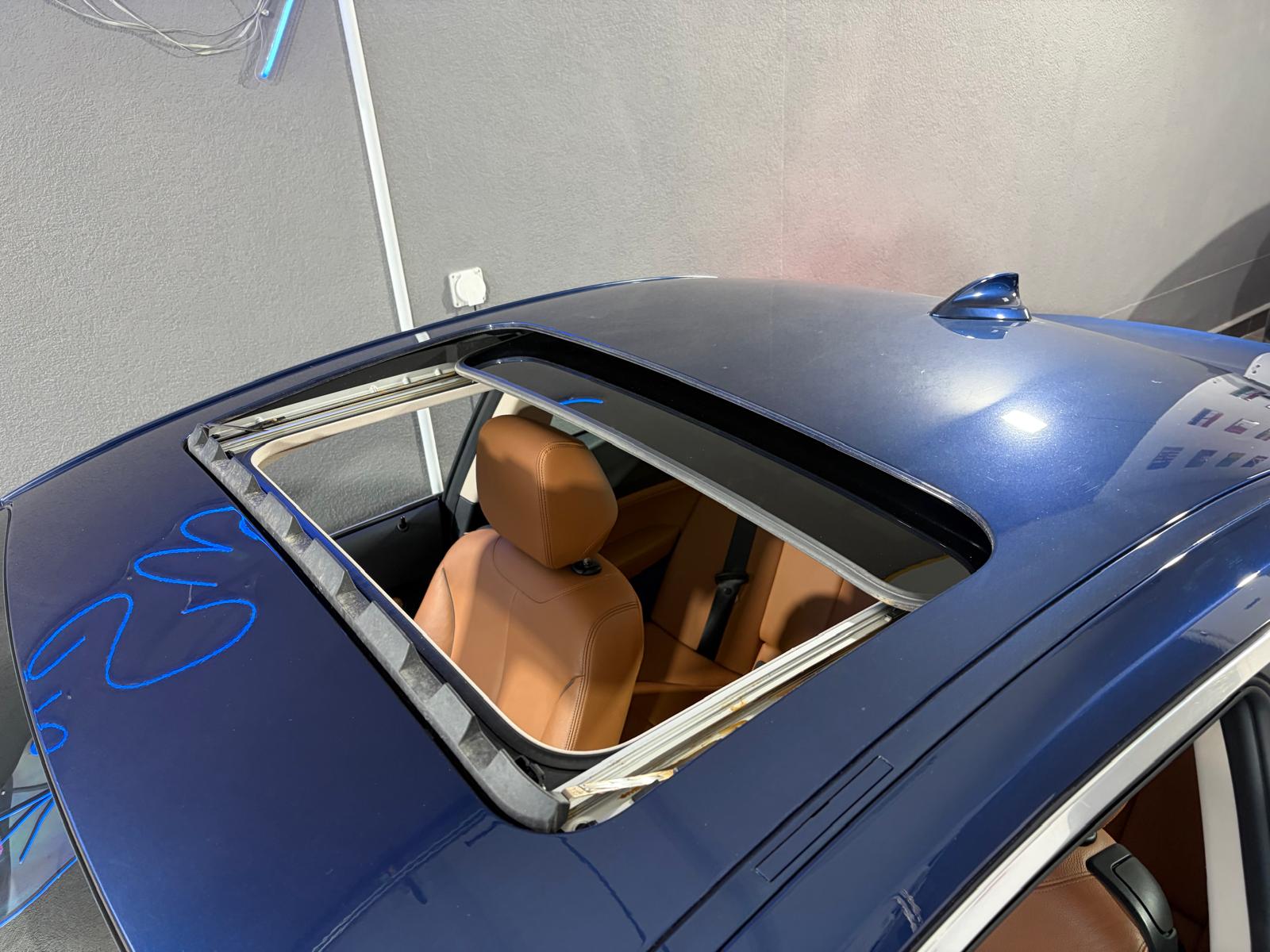 BMW 220i Luxury Line Steptronic - Toit ouvrant-showroom-element-1