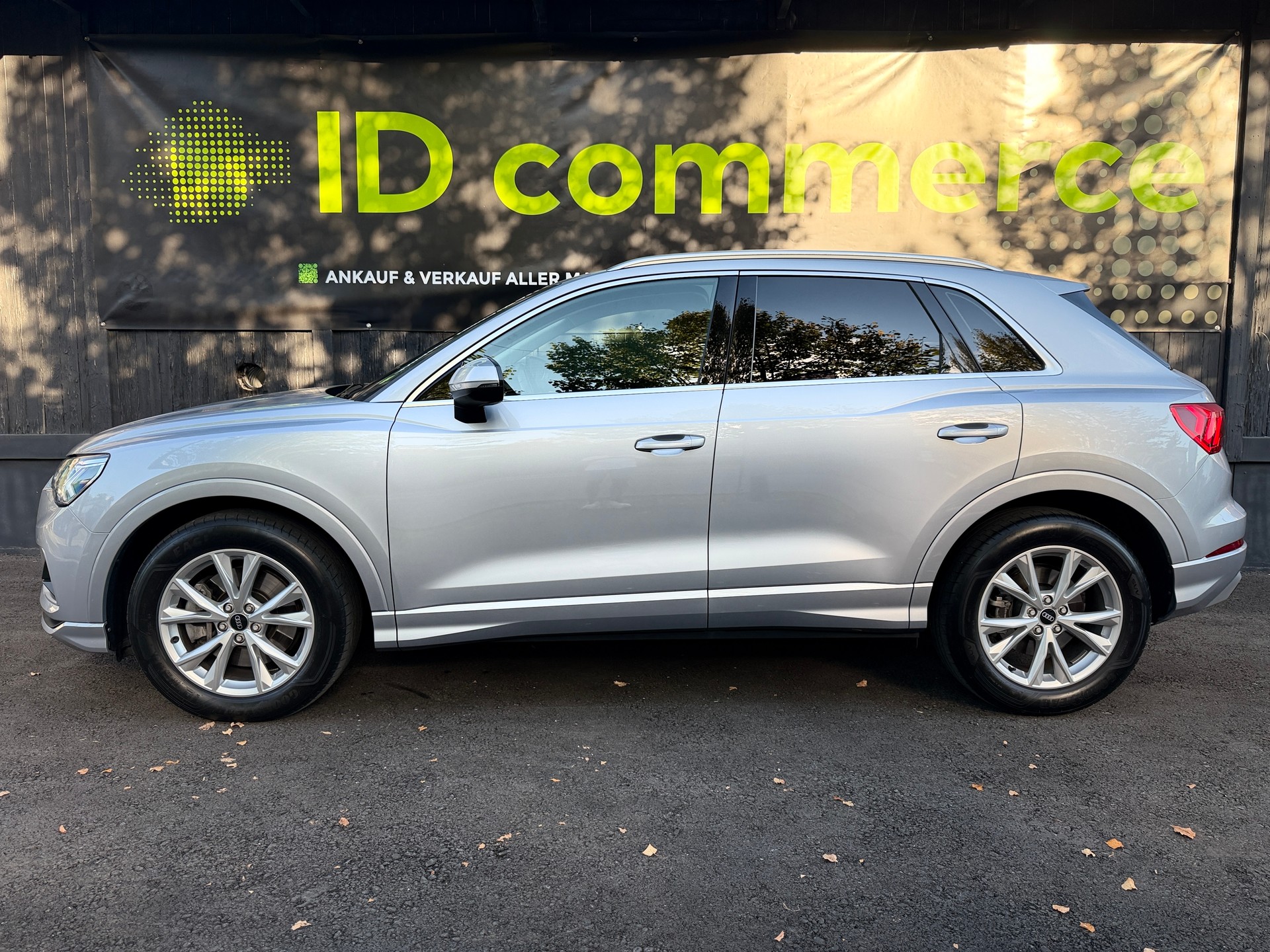 AUDI Q3 40 TFSI S line quattro S-tronic-showroom-element-3