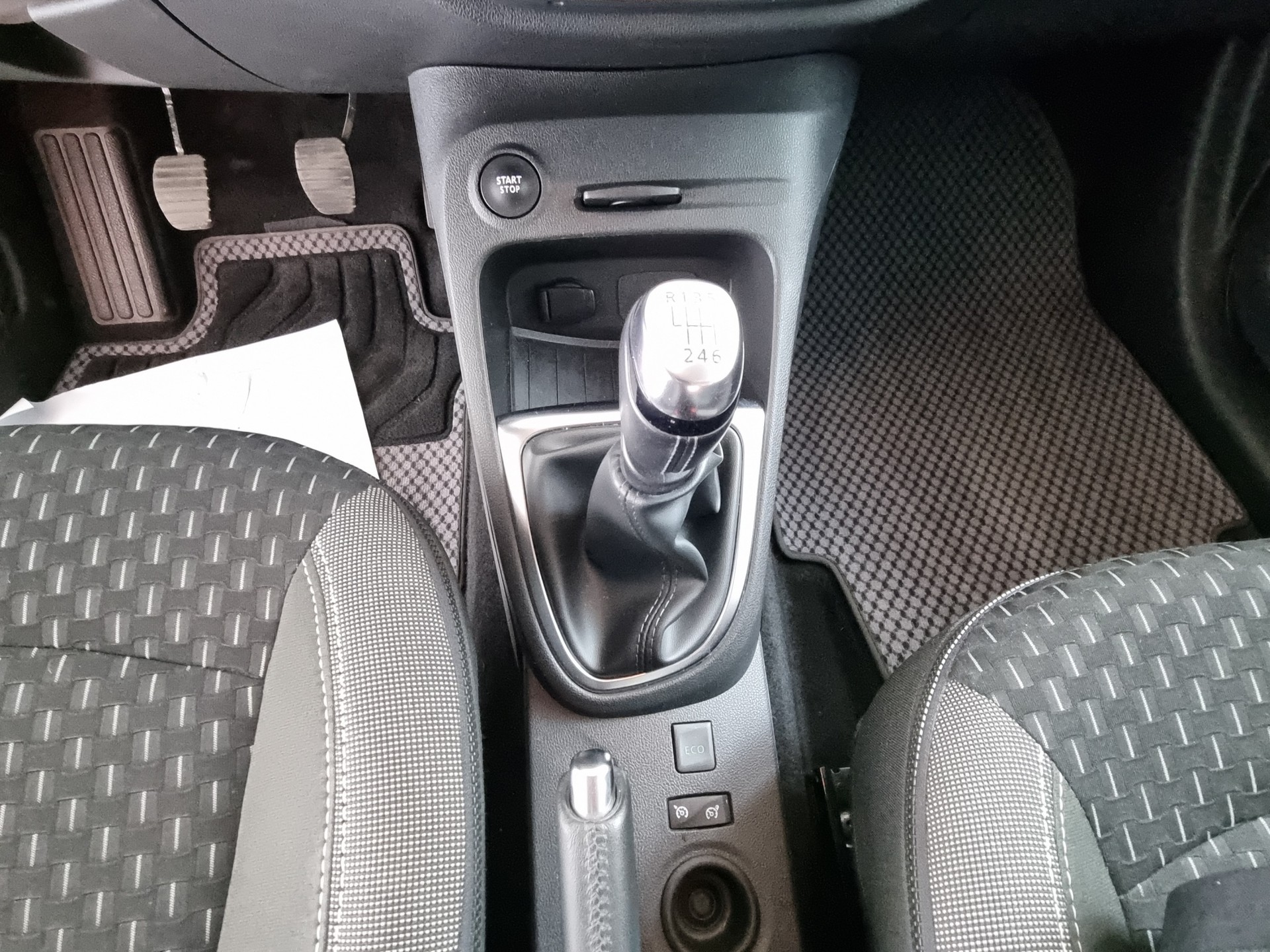 RENAULT Captur 1.3 TCe Intens S/S-image-9