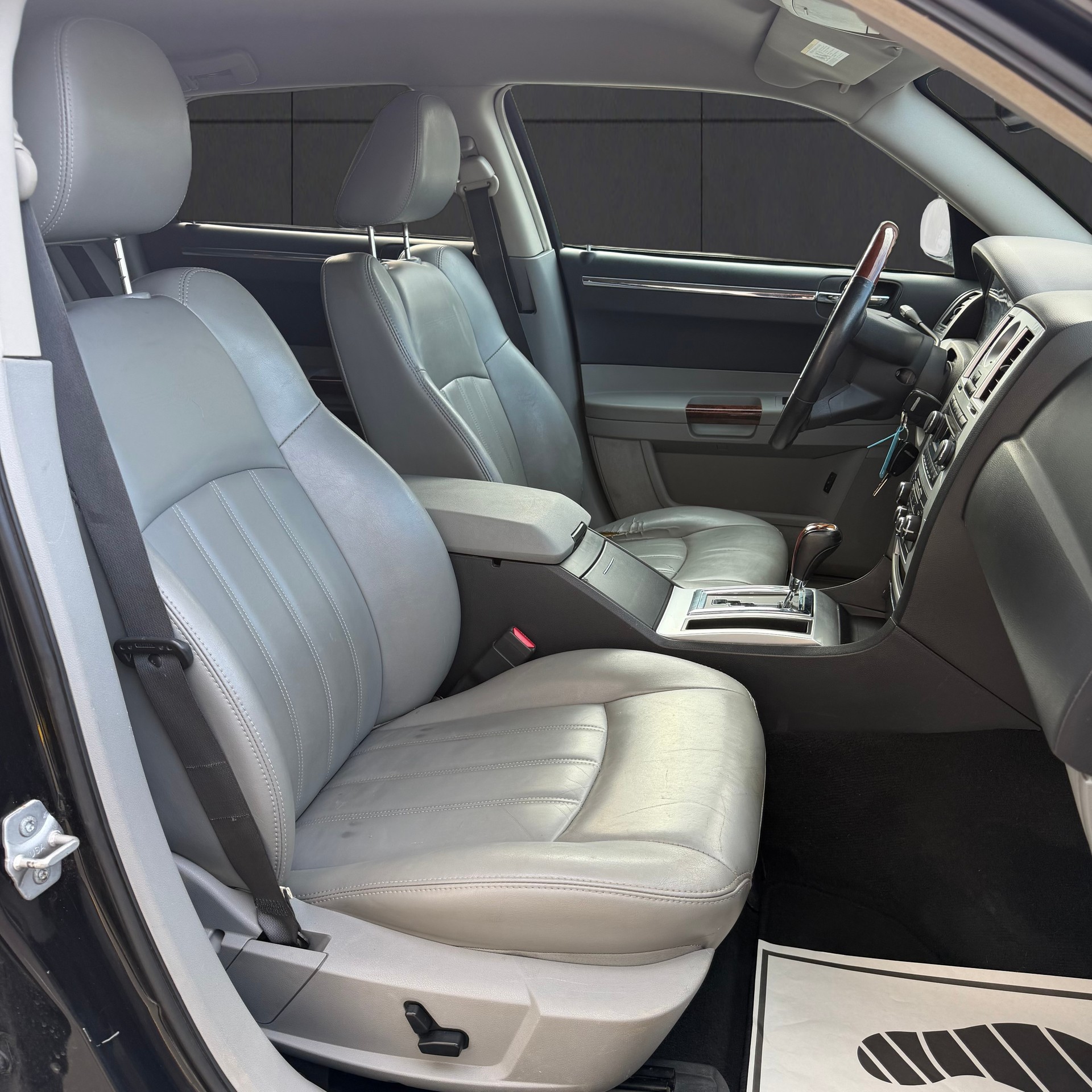 CHRYSLER Touring-image-14