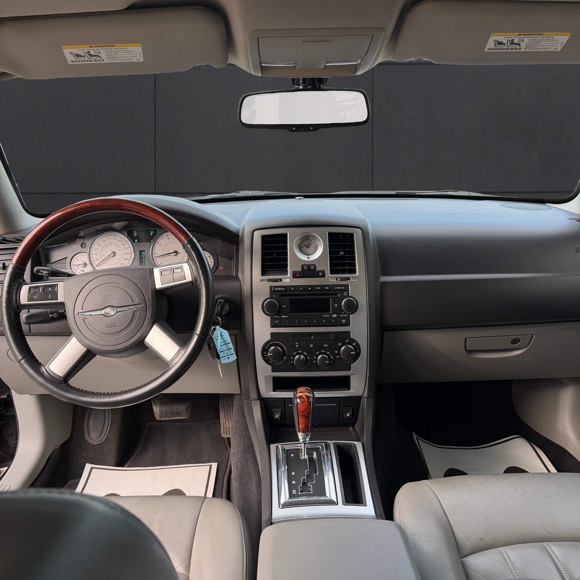 CHRYSLER Touring-image-11
