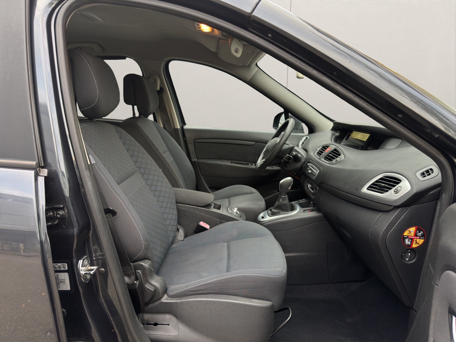RENAULT Scénic 2.0 16V Dynamique X-Tronic CVT-image-11