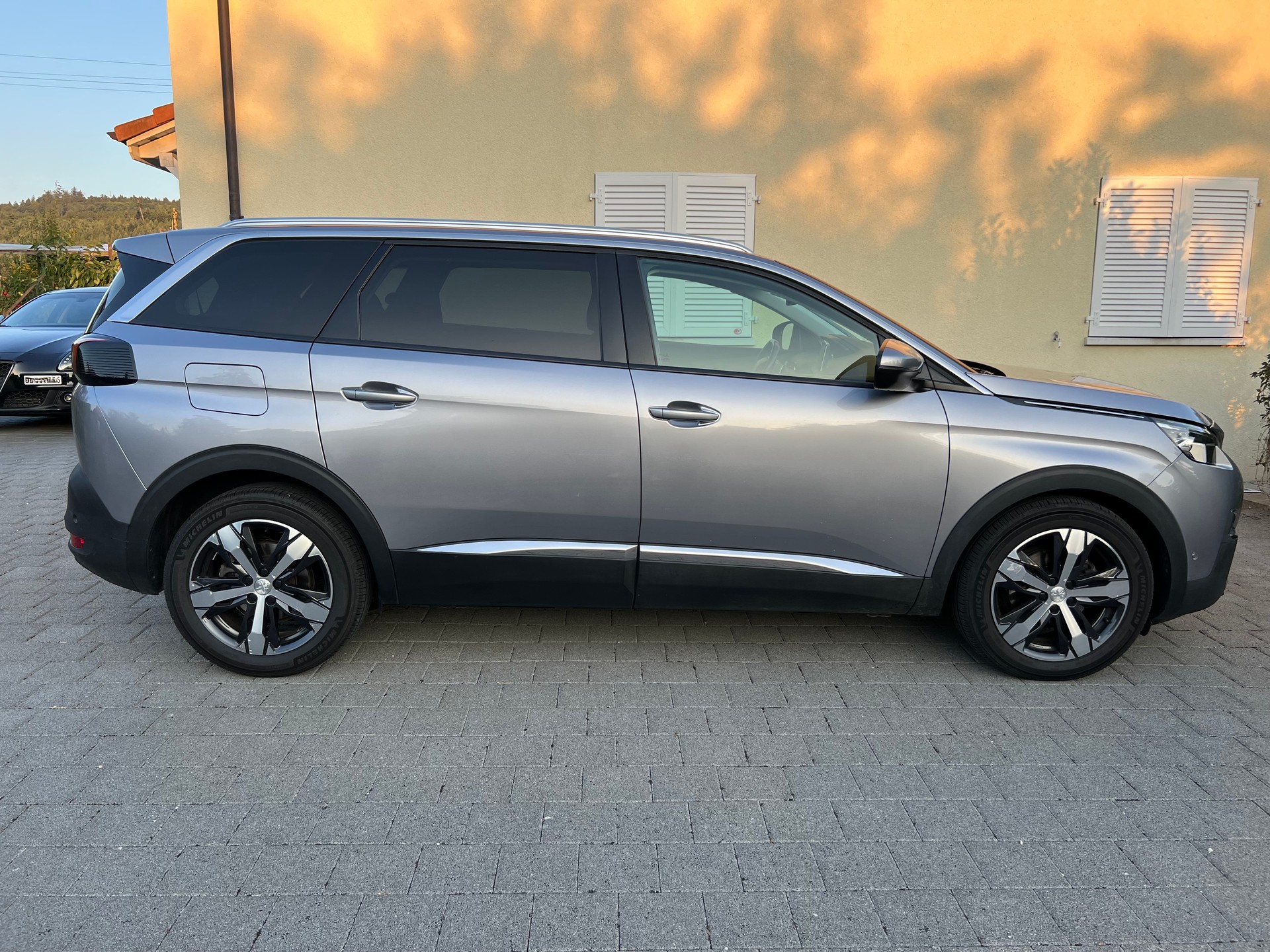 PEUGEOT 5008 1.6 BlueHDi Allure ETA-image-3