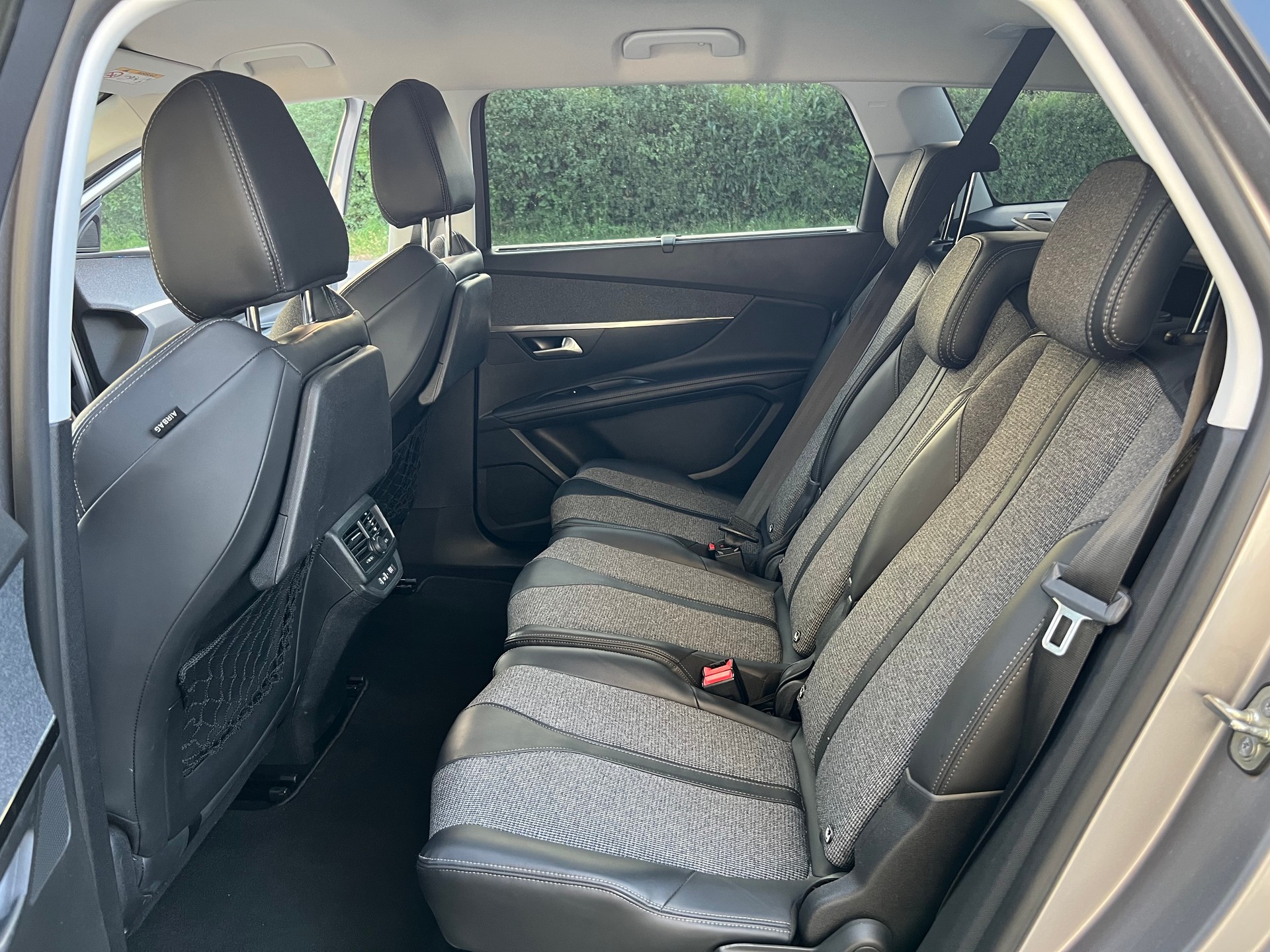 PEUGEOT 5008 1.6 BlueHDi Allure ETA-image-11