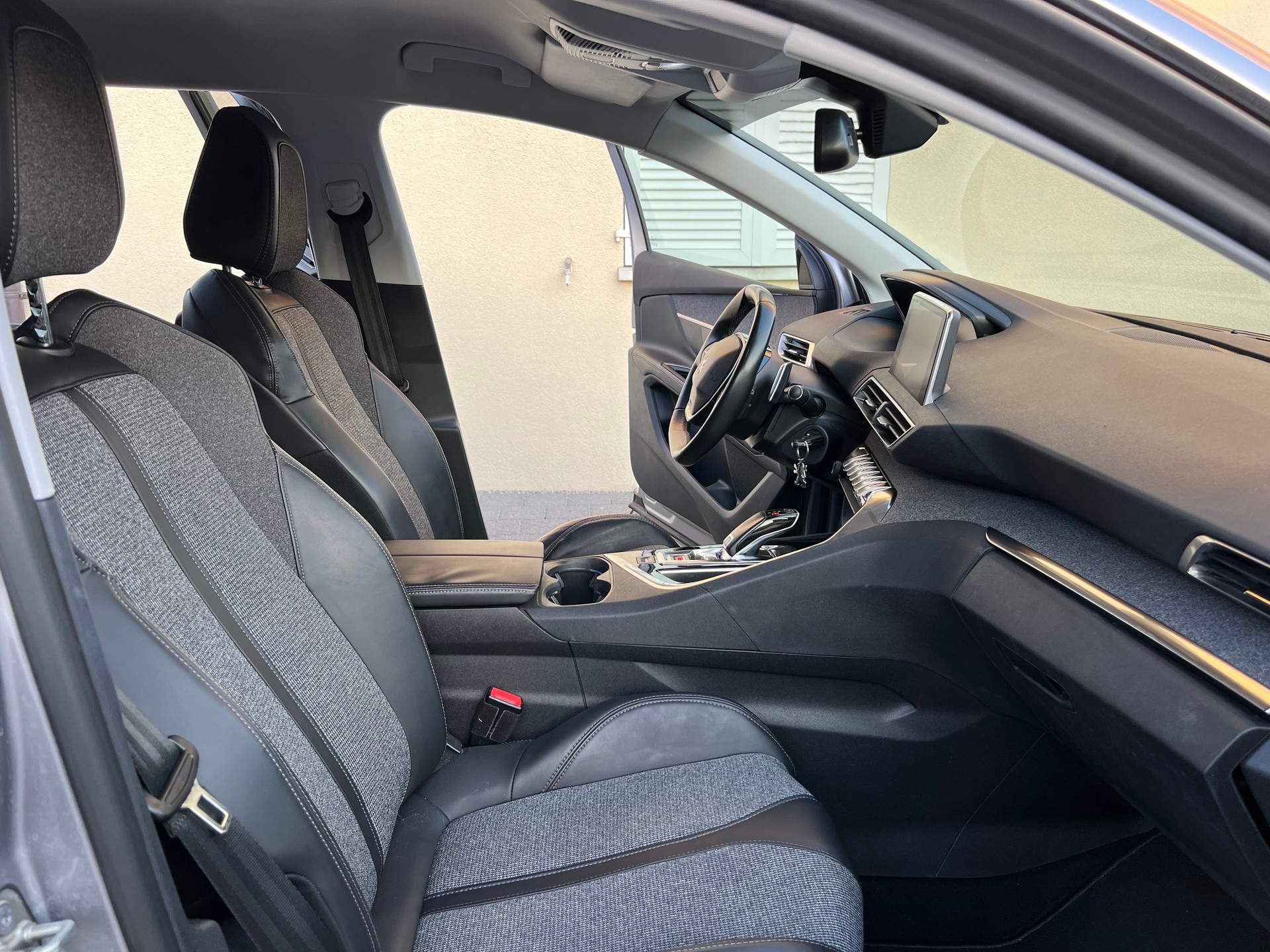 PEUGEOT 5008 1.6 BlueHDi Allure ETA-image-9