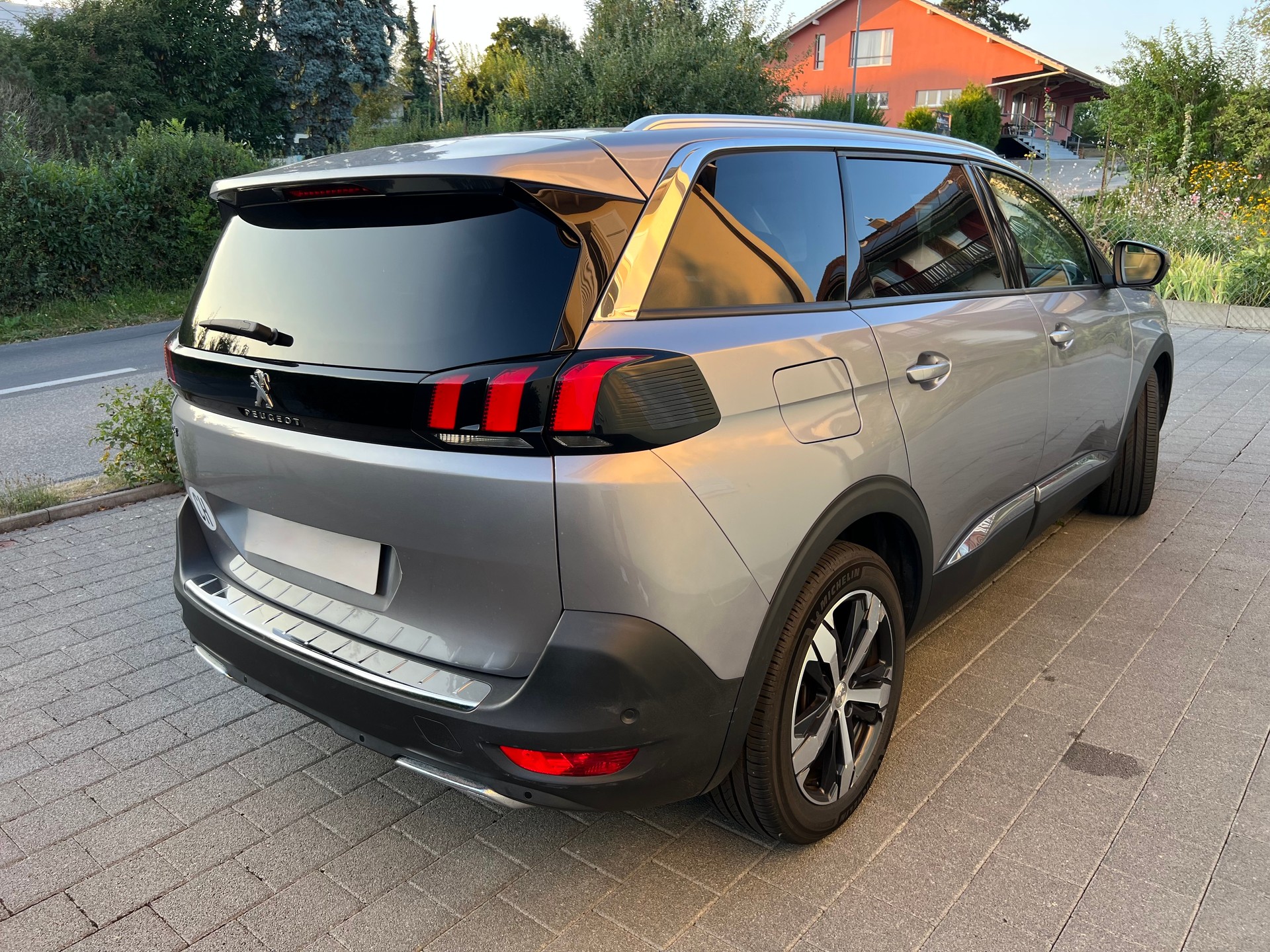 PEUGEOT 5008 1.6 BlueHDi Allure ETA-image-4