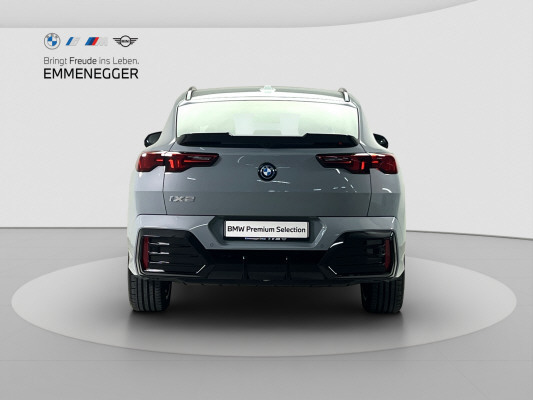BMW iX2 xDrive 30 M Sport Pro-showroom-element-3