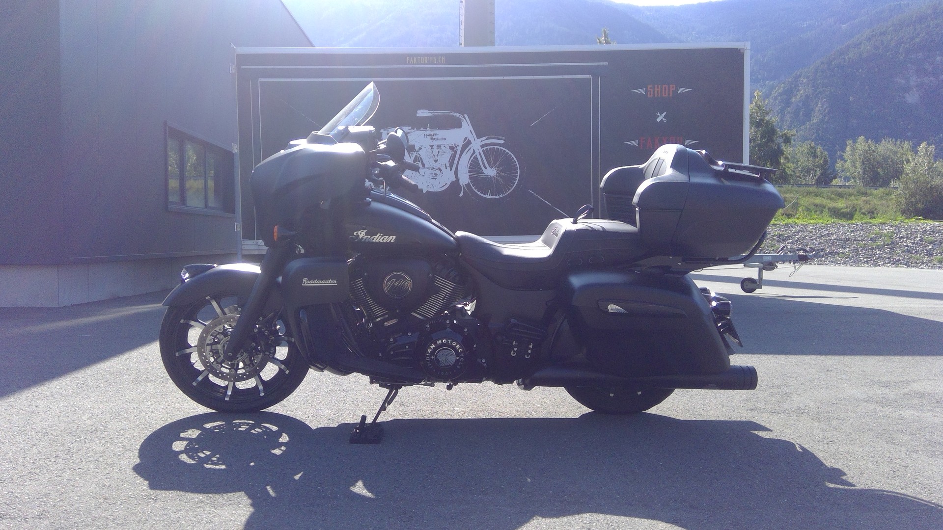 INDIAN Roadmaster Dark Horse-image-1