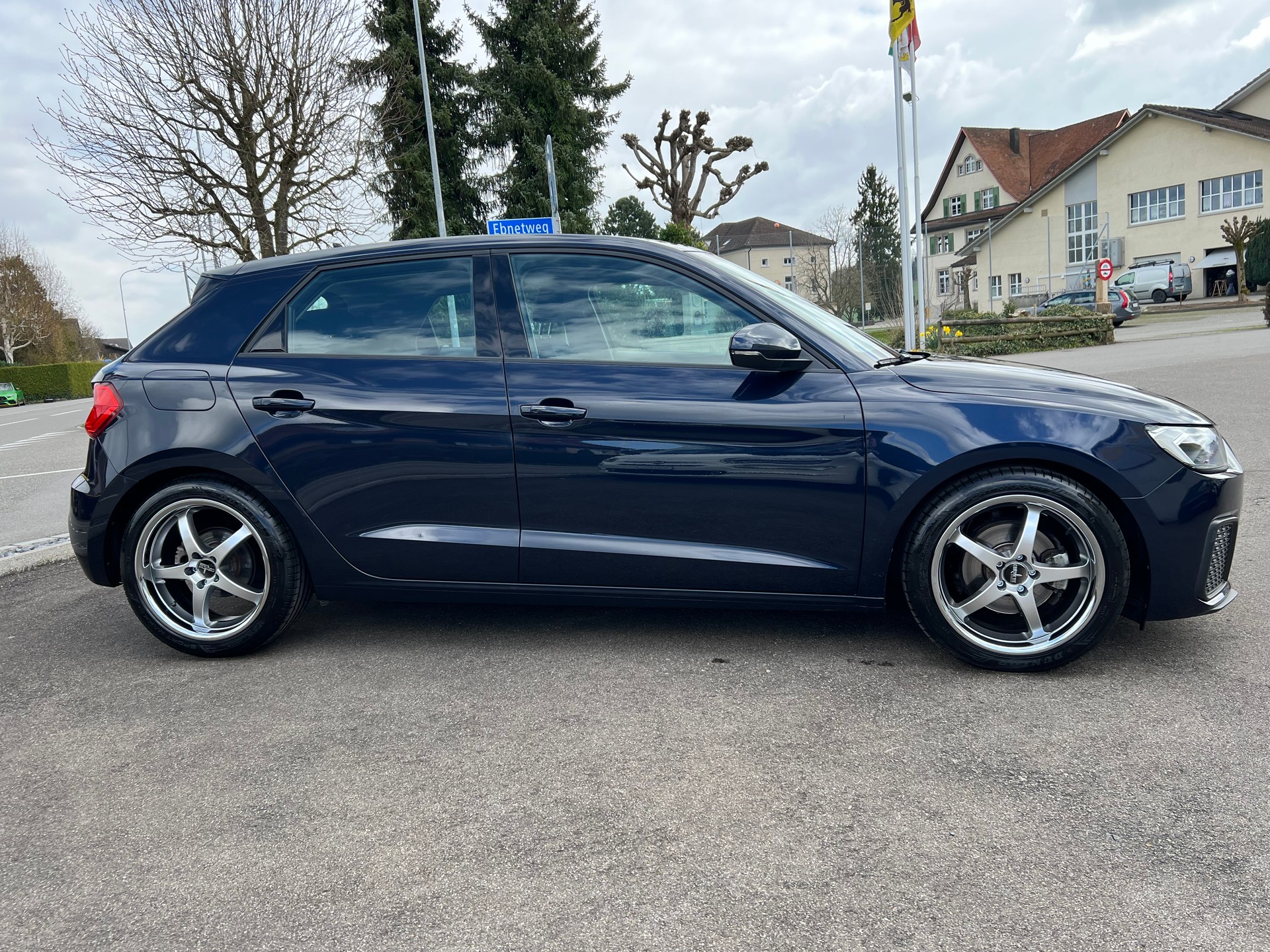 AUDI A1 Sportback 30 TFSI Attraction S-tronic-image-4