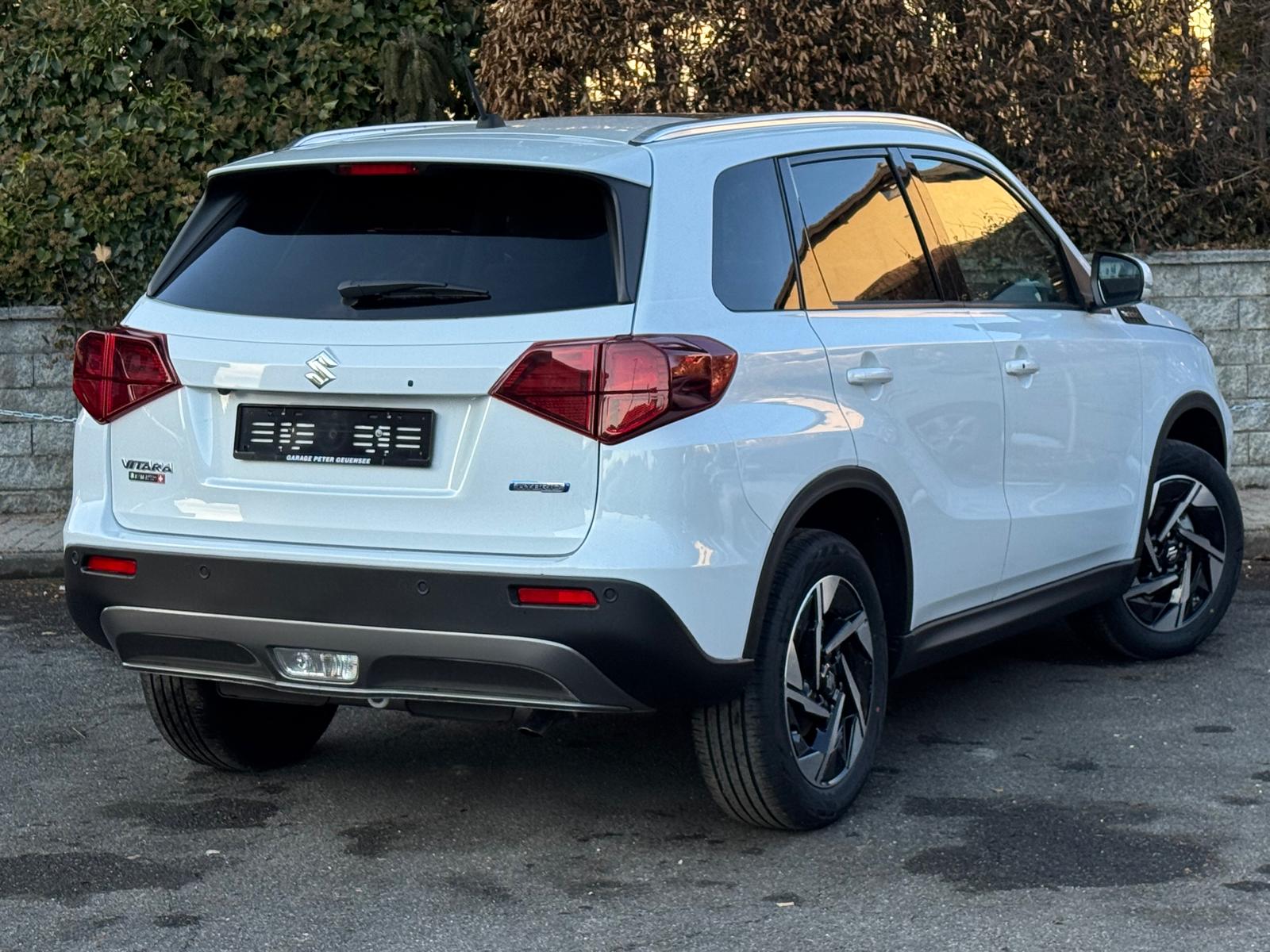SUZUKI Vitara 1.4 Boosterjet Compact Top 4x4 Hybrid Automatic-image-2