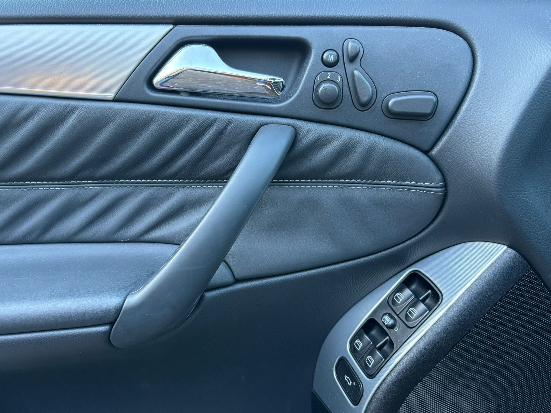 MERCEDES-BENZ C 55 AMG Automatic-image-12