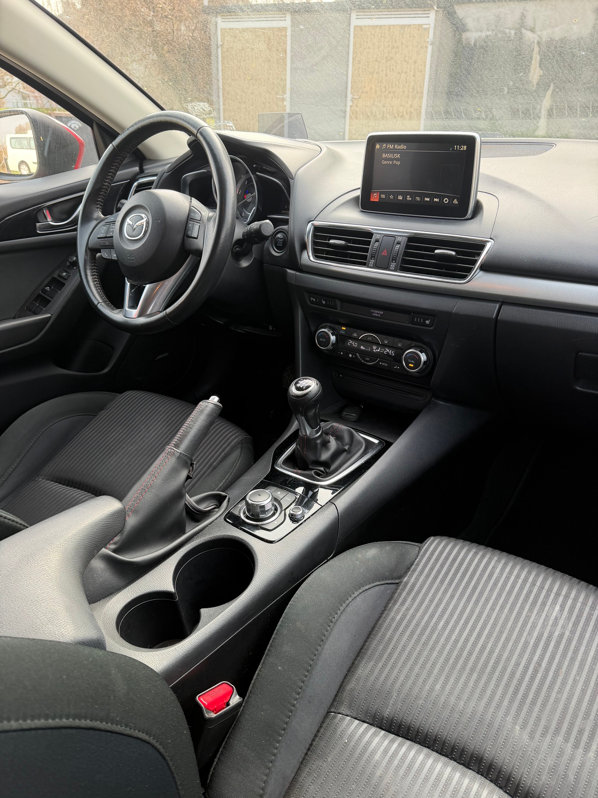 MAZDA 3 2.2 16V CD Revolution-image-9