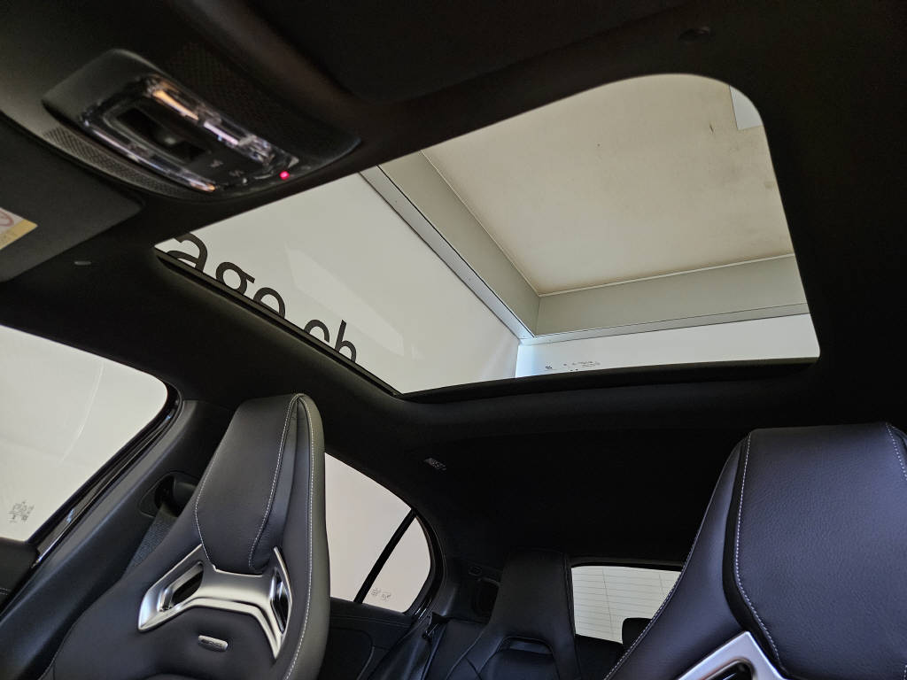 MERCEDES-BENZ A 45 S AMG 4matic+-image-4