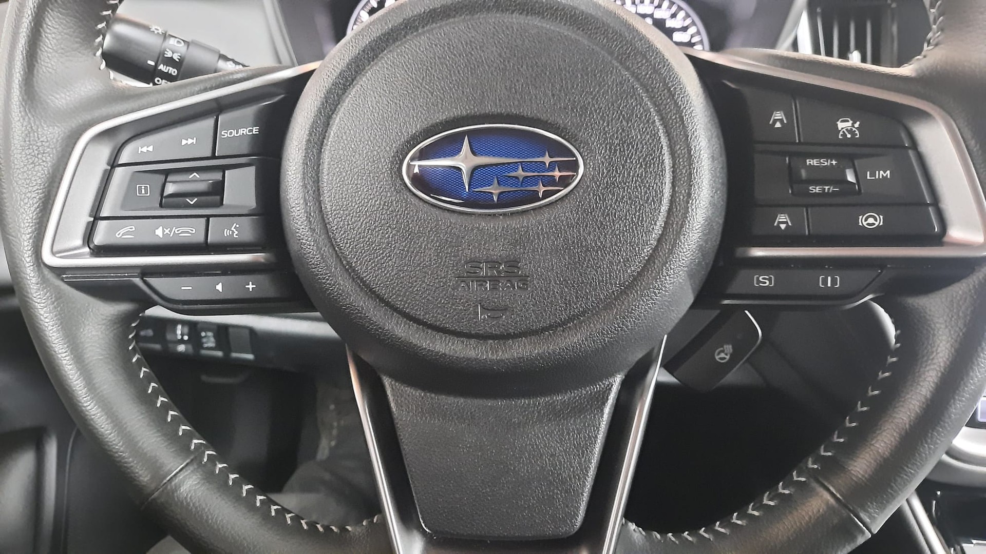 SUBARU Outback 2.5i Crossroad AWD Lineartronic-image-9