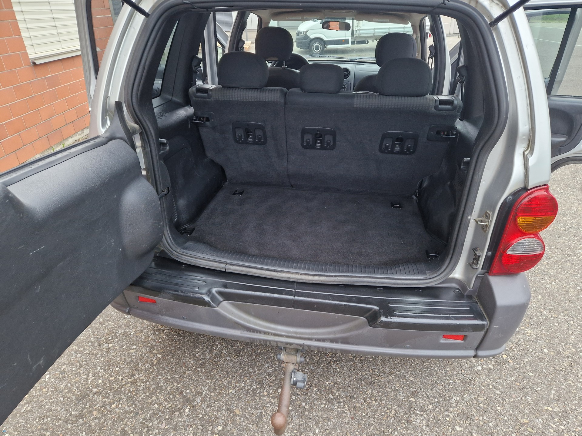 JEEP Cherokee 2.4 Sport-image-10