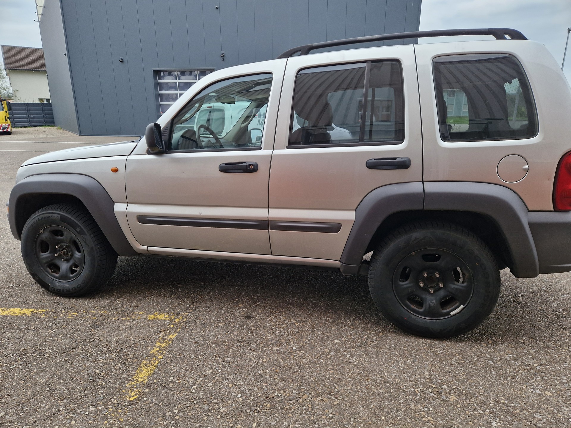 JEEP Cherokee 2.4 Sport-image-6