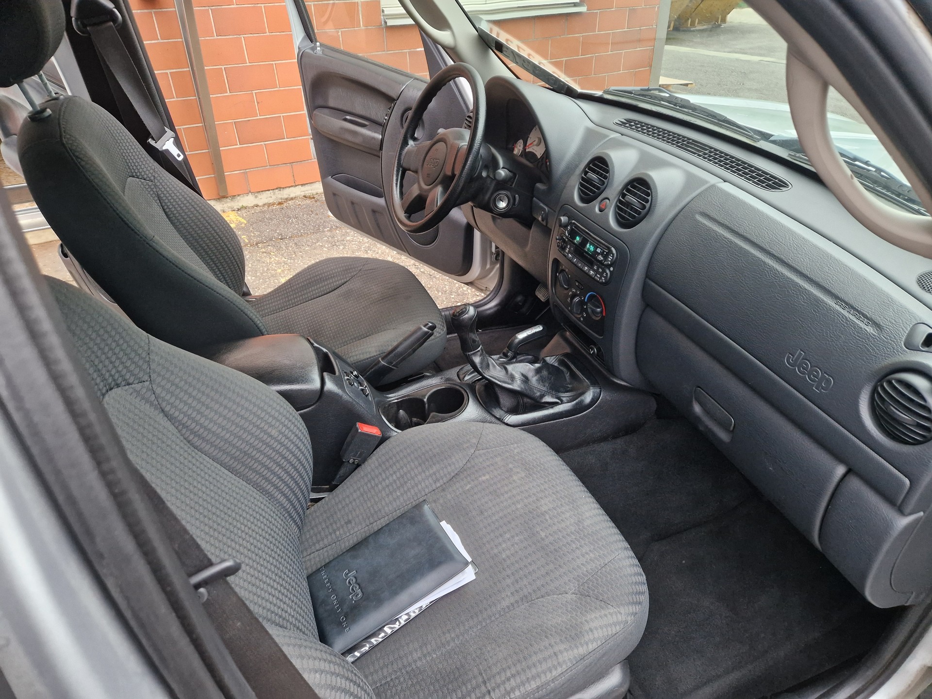 JEEP Cherokee 2.4 Sport-image-9