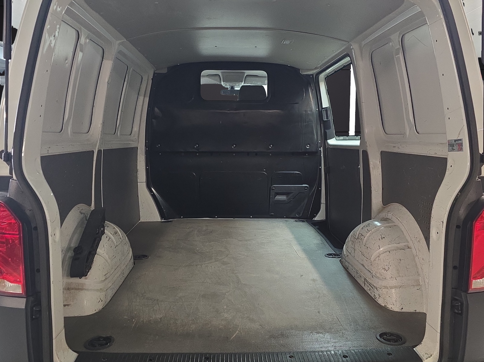 VW T6.1 2.0 TDI Entry-image-20
