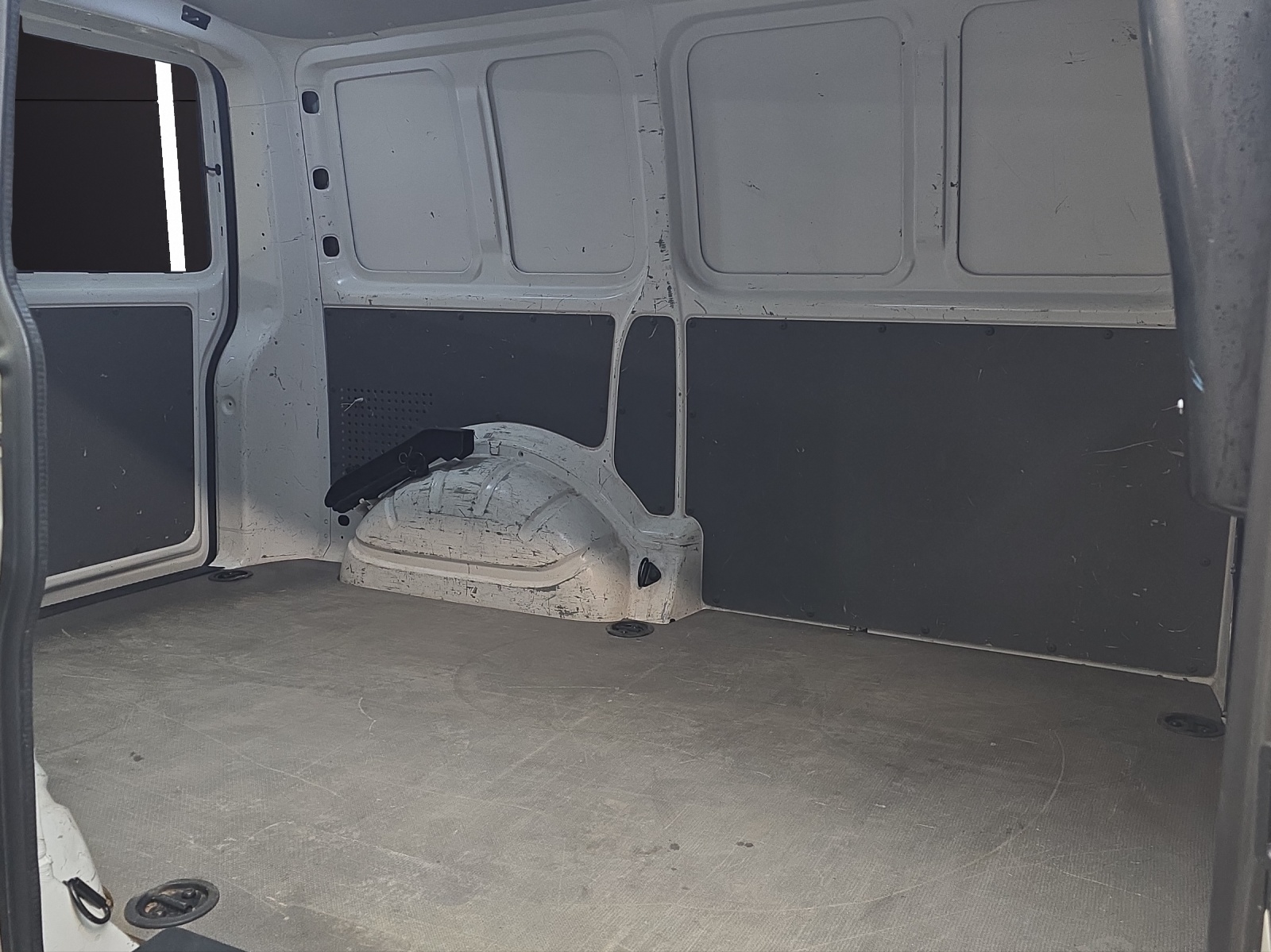 VW T6.1 2.0 TDI Entry-image-19