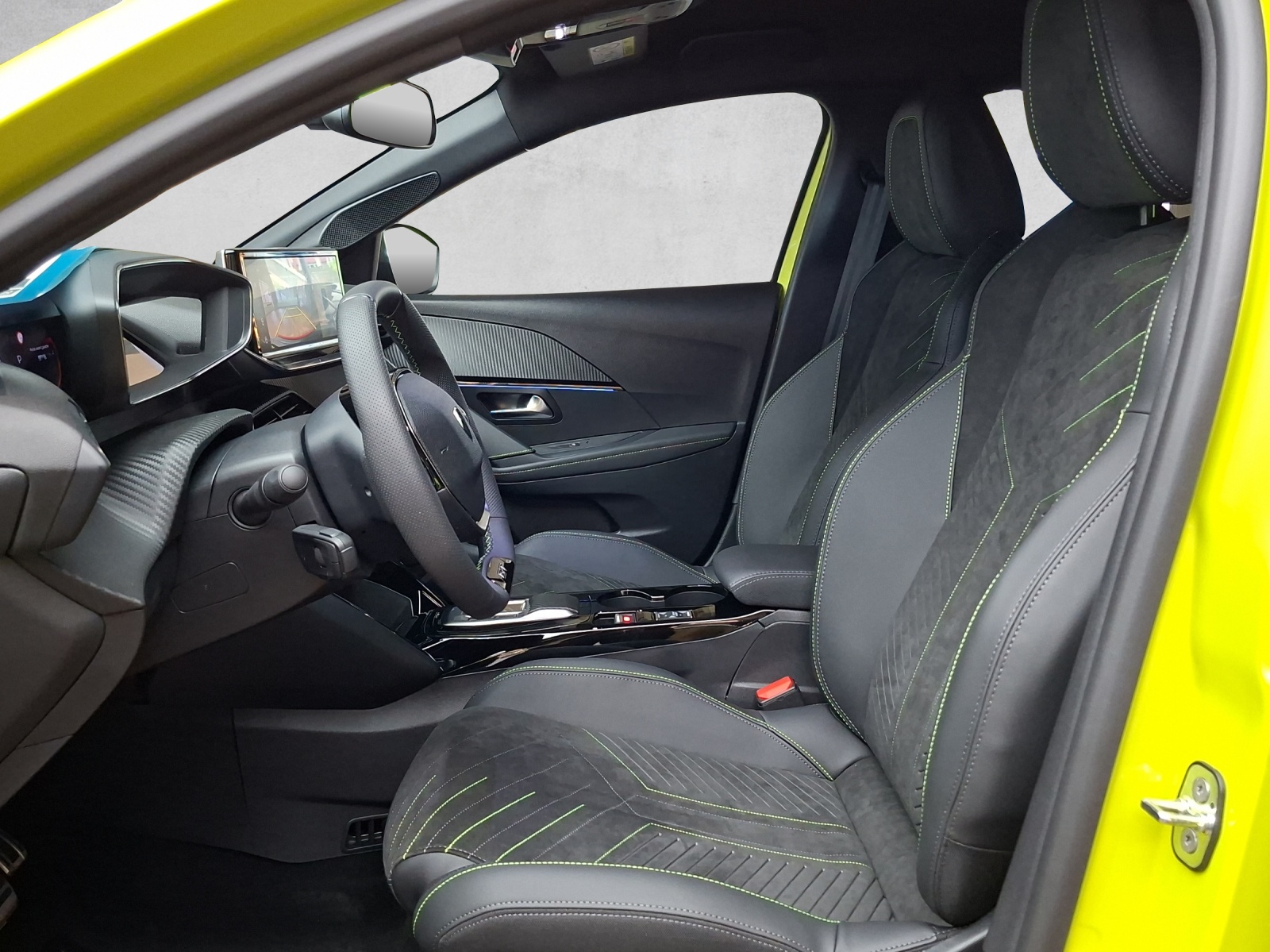 PEUGEOT 208 1.2 Hybrid 145 GT-image-10