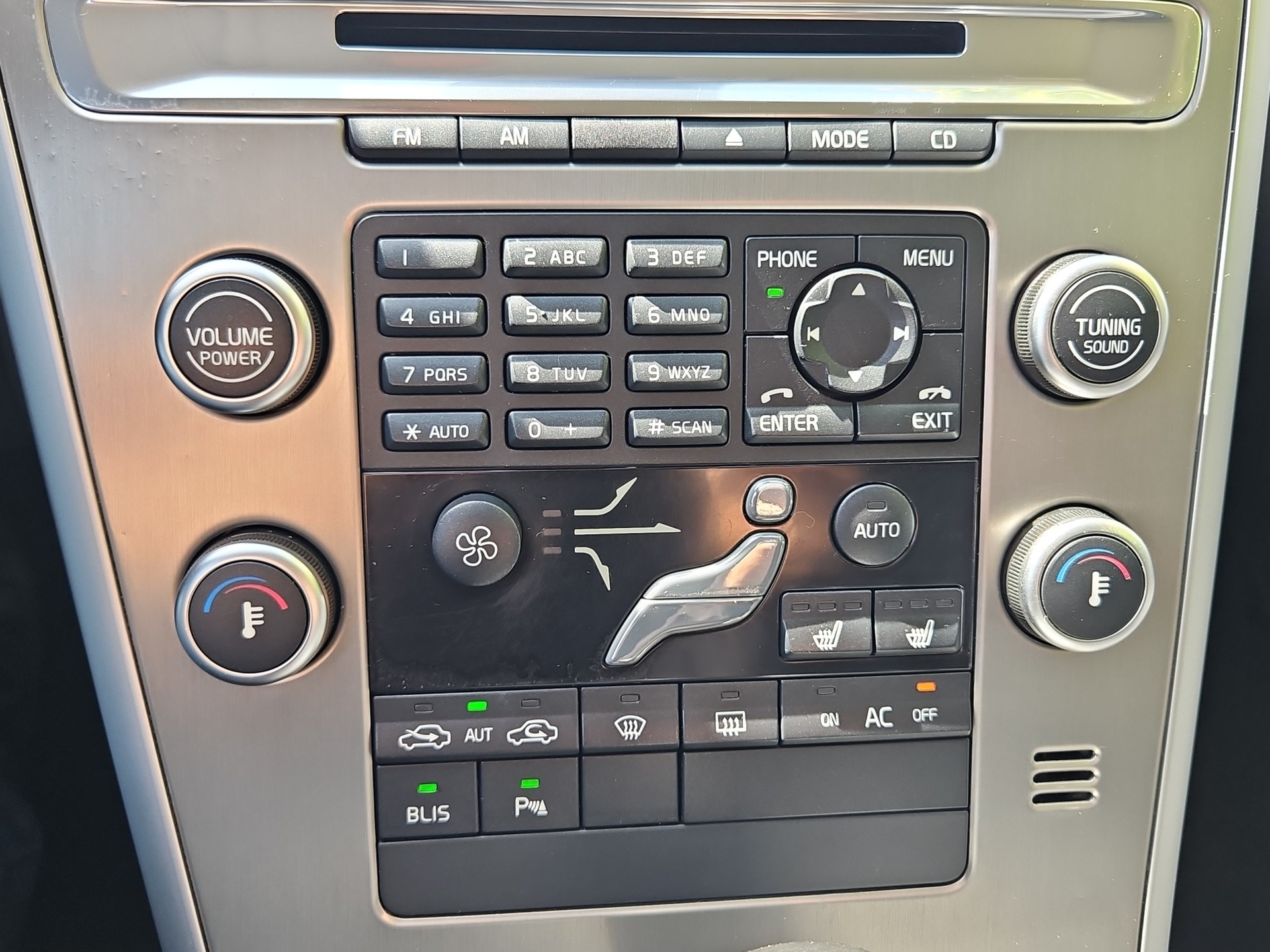 VOLVO XC60 2.0T Momentum Powershift-image-10