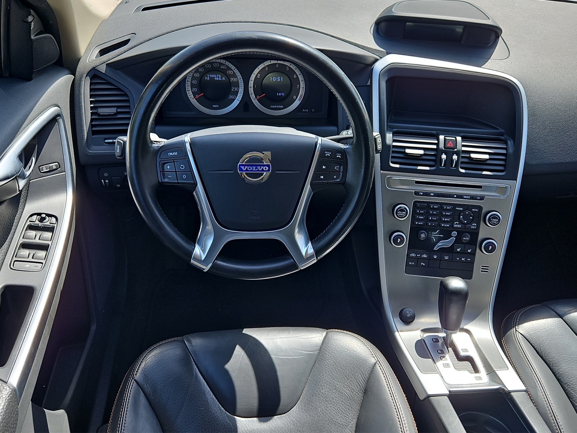 VOLVO XC60 2.0T Momentum Powershift-image-6