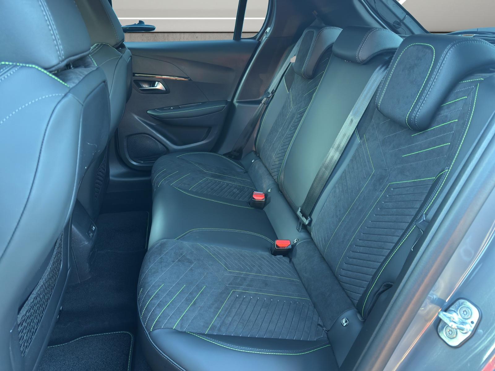 PEUGEOT 208 1.2 Hybrid 145 GT-image-14