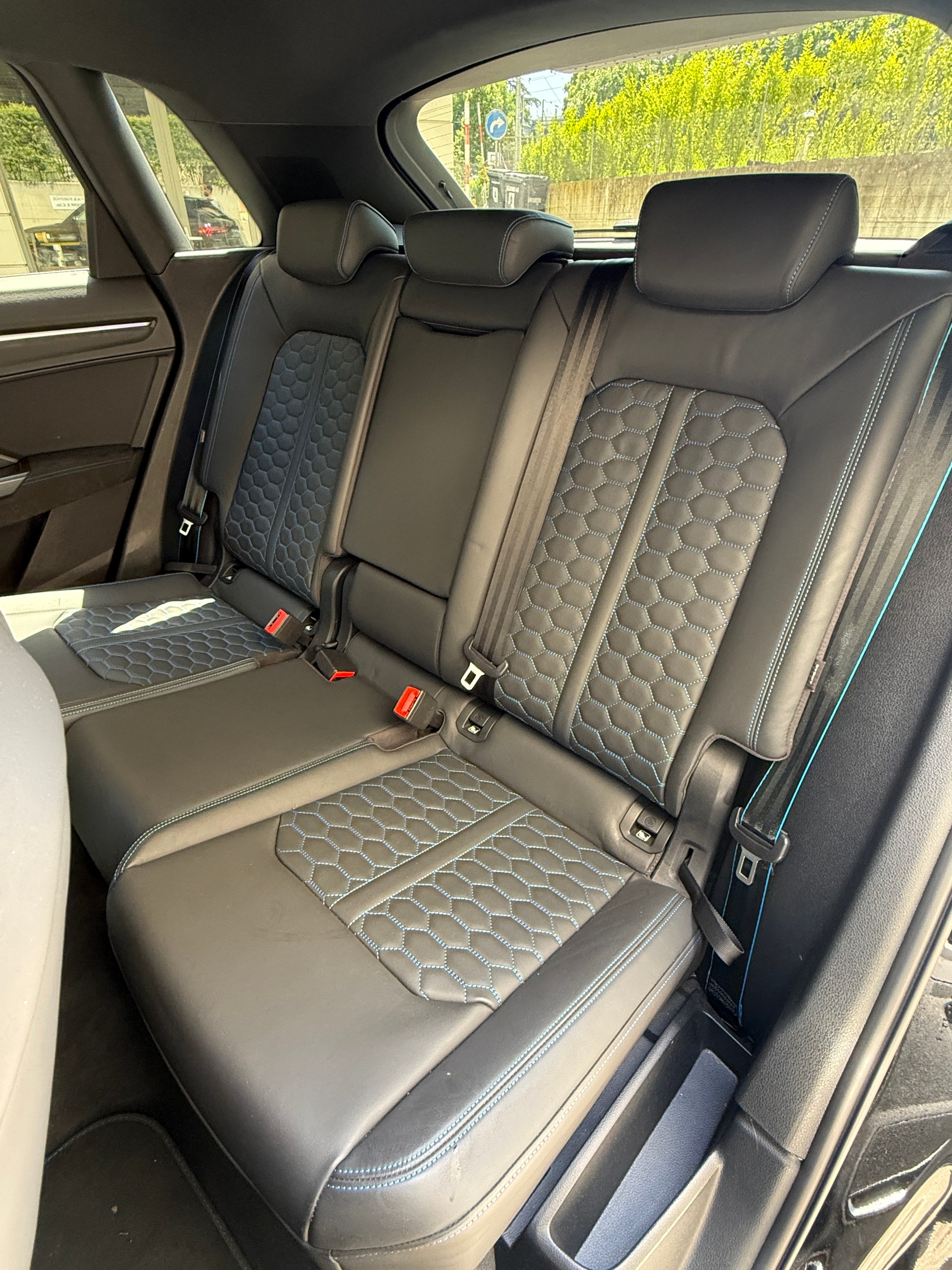 AUDI RS Q3 2.5 TFSI quattro S tronic-image-15