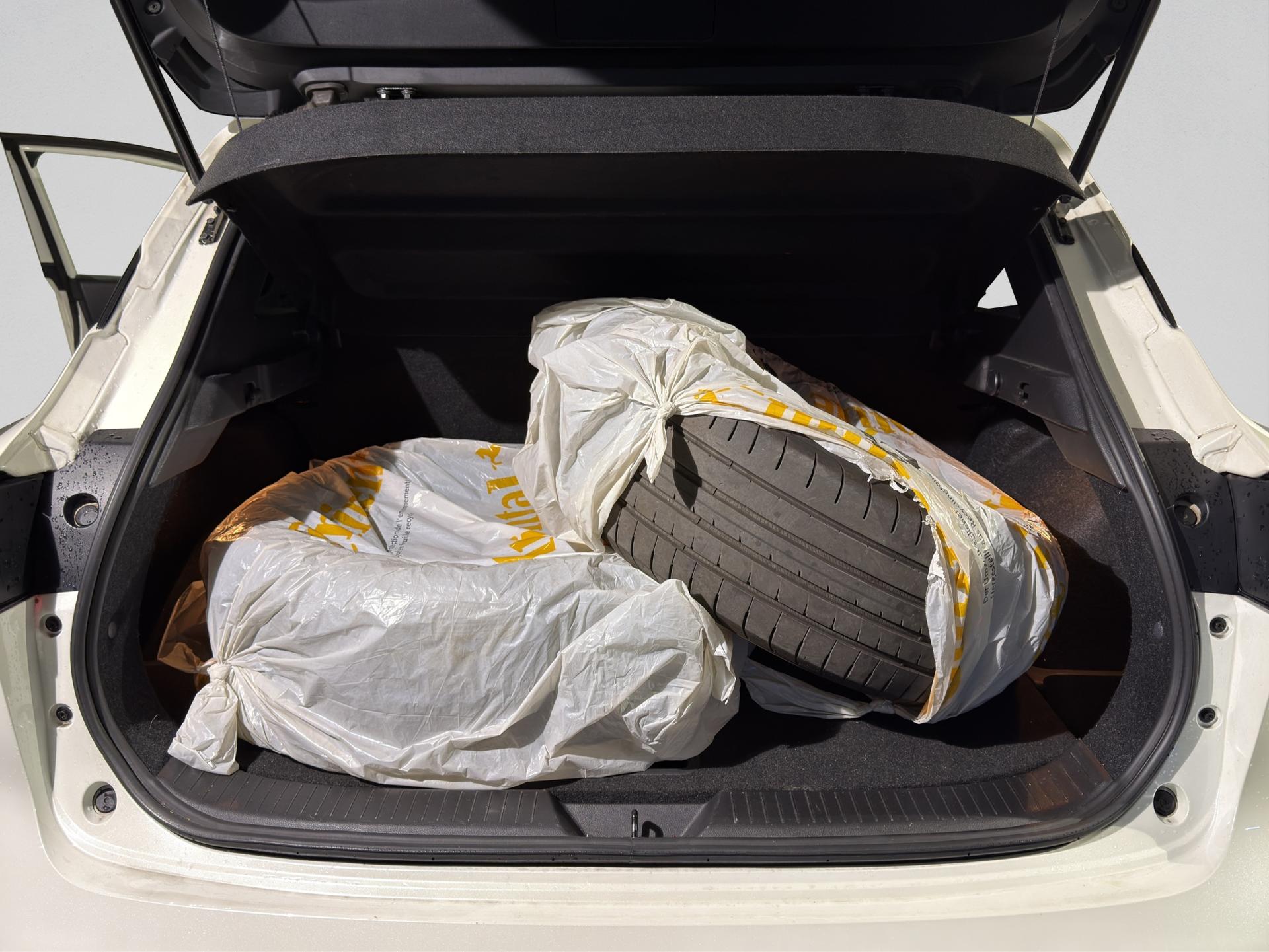 NISSAN Qashqai 1.3 DIG-T MHEV Premiere Edition Xtronic-image-14