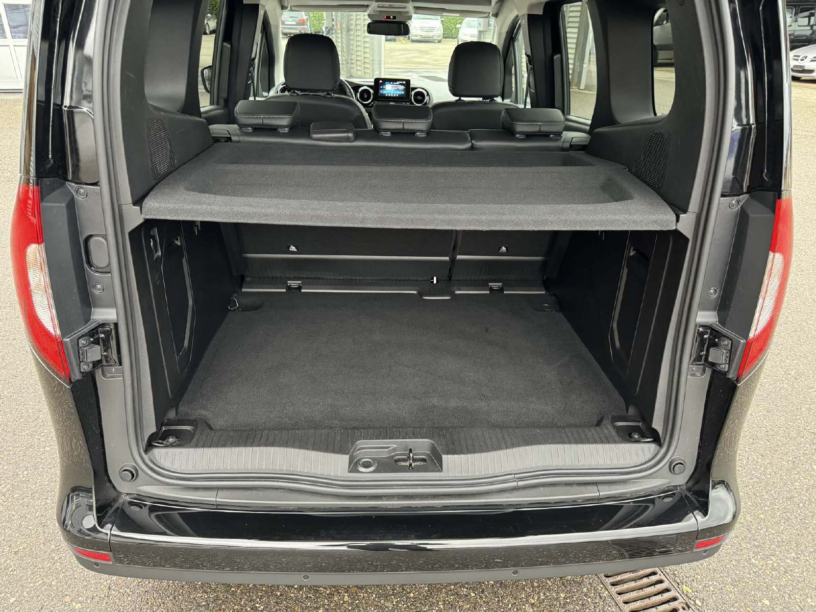 MERCEDES-BENZ T 180d Progressive Van S-image-11