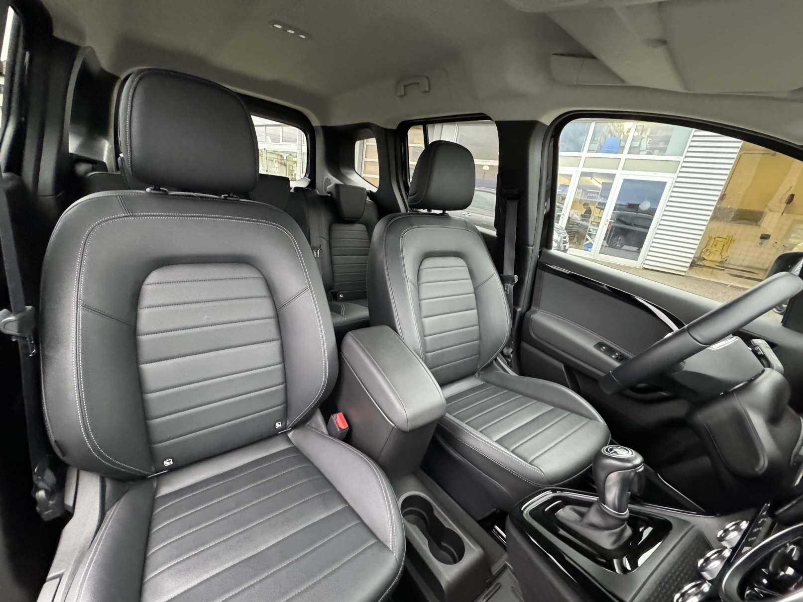 MERCEDES-BENZ T 180d Progressive Van S-image-8