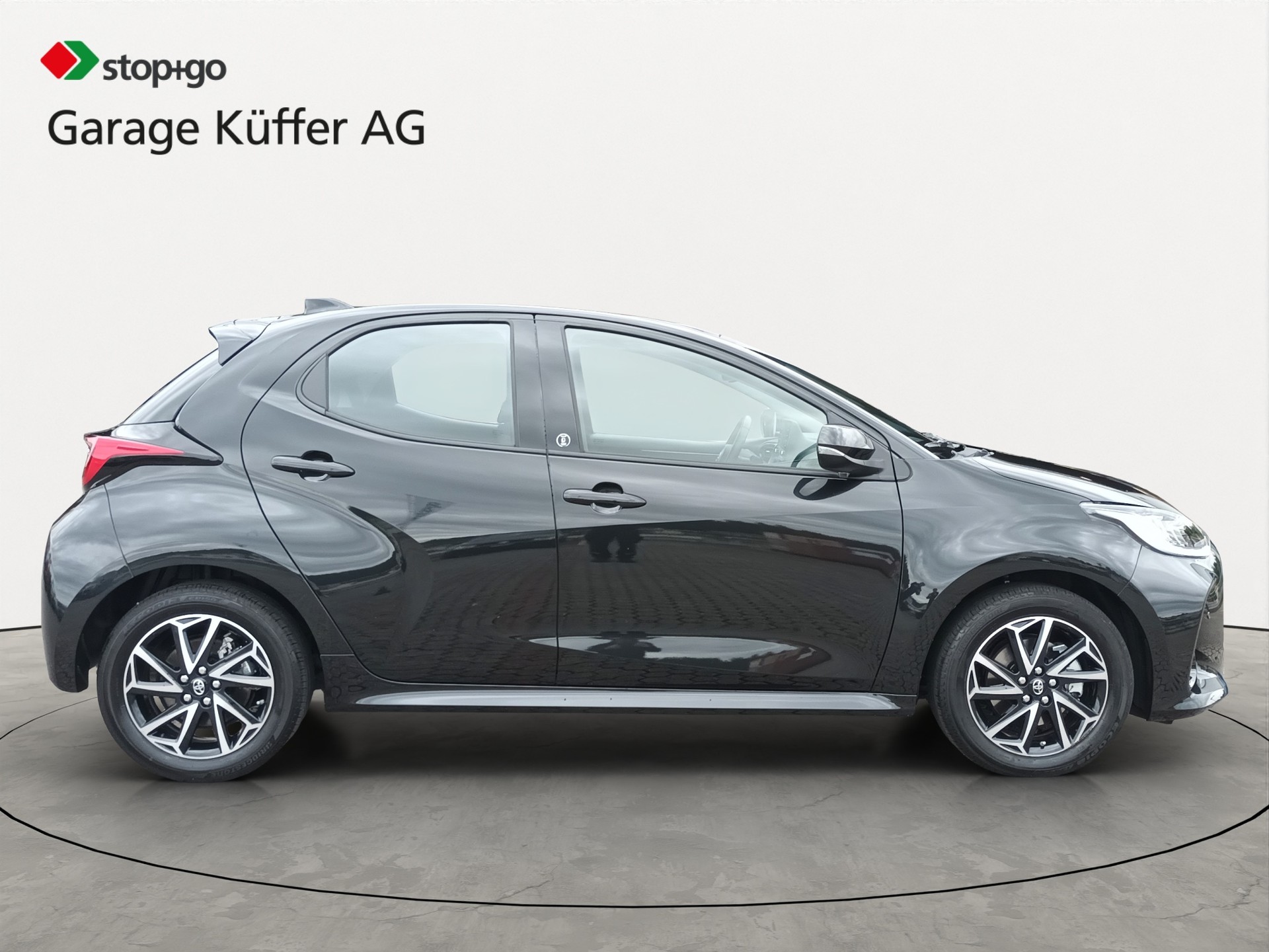 TOYOTA Yaris 1.5 Team Deutschland e-CVT-showroom-element-3
